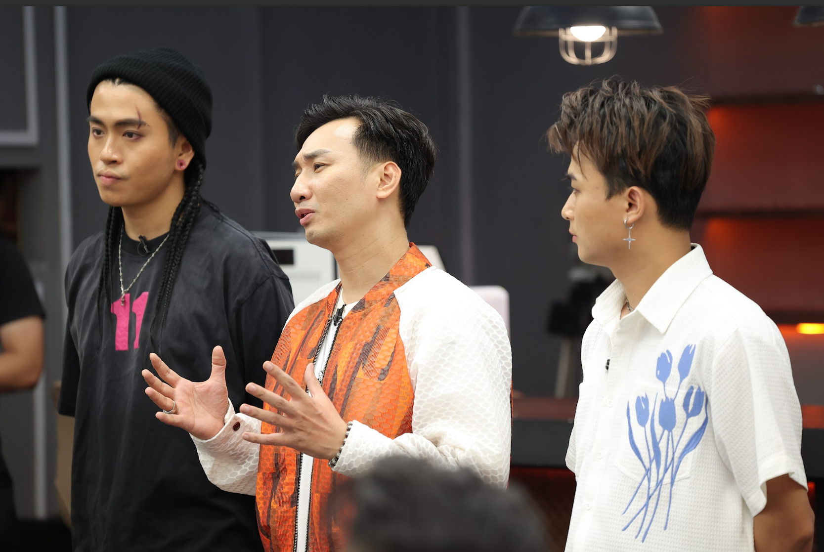 Đạo diễn Kiên Ứng, MC Thành Trung và HUYR (từ trái qua) Đạo diễn Kiên Ứng, MC Thành Trung và HUYR (từ trái qua)