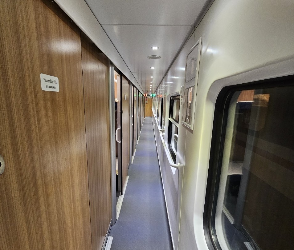 Cận cảnh toa t&agrave;u hạng sang chạy tuyến S&agrave;i G&ograve;n - Nha Trang- Ảnh 2.