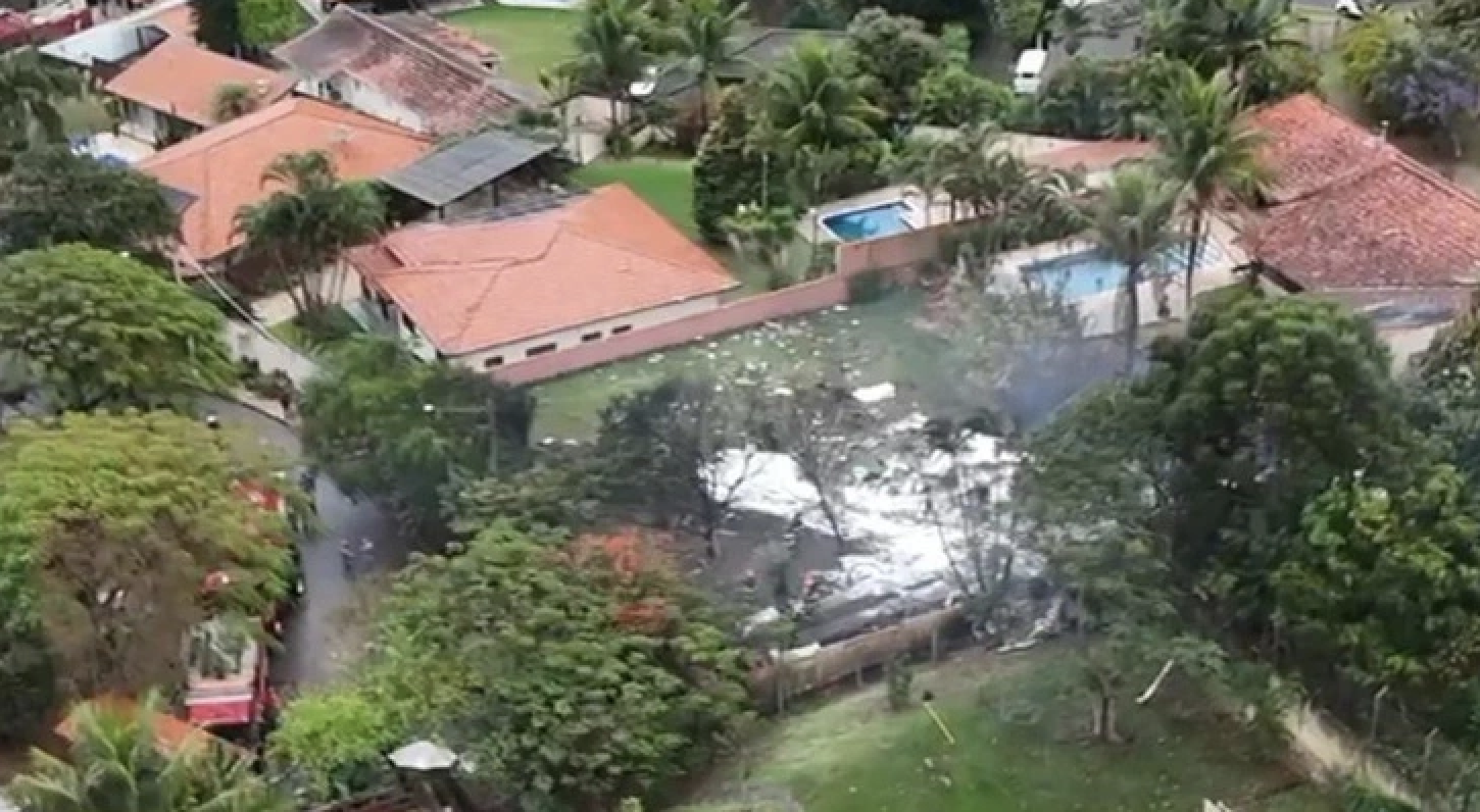 Đ&atilde; t&igrave;m thấy hộp đen m&aacute;y bay rơi tại Brazil- Ảnh 1.