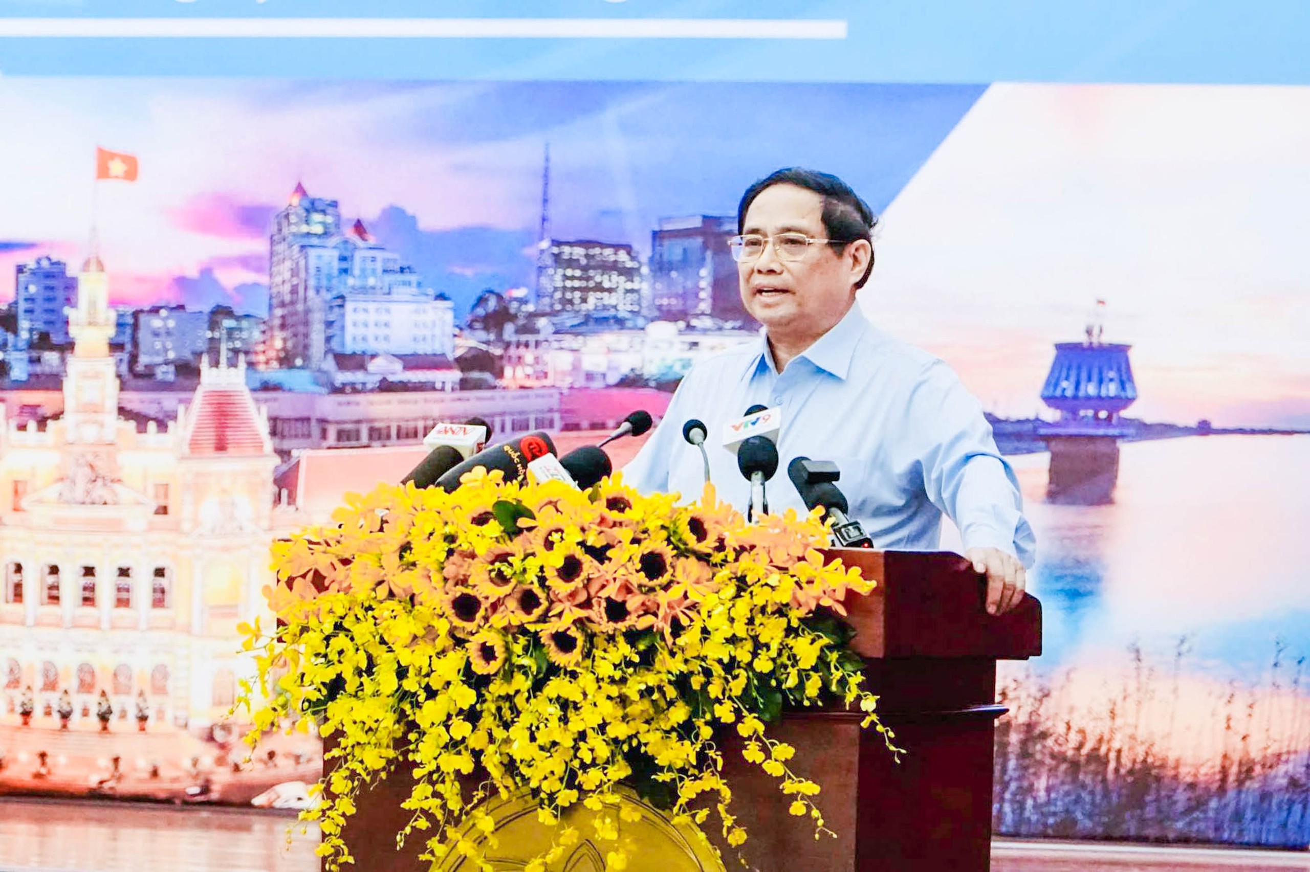 Thủ tướng y&ecirc;u cầu đẩy nhanh tiến độ c&aacute;c dự &aacute;n trọng điểm- Ảnh 1.