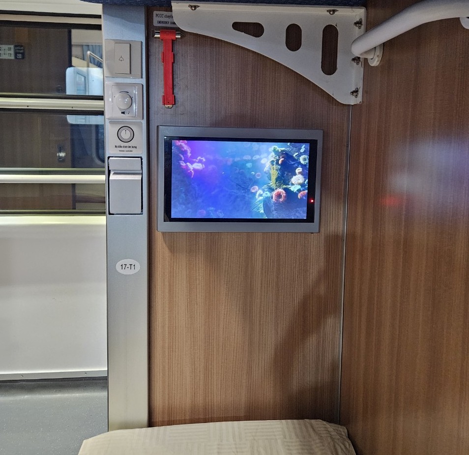 Cận cảnh toa t&agrave;u hạng sang chạy tuyến S&agrave;i G&ograve;n - Nha Trang- Ảnh 7.