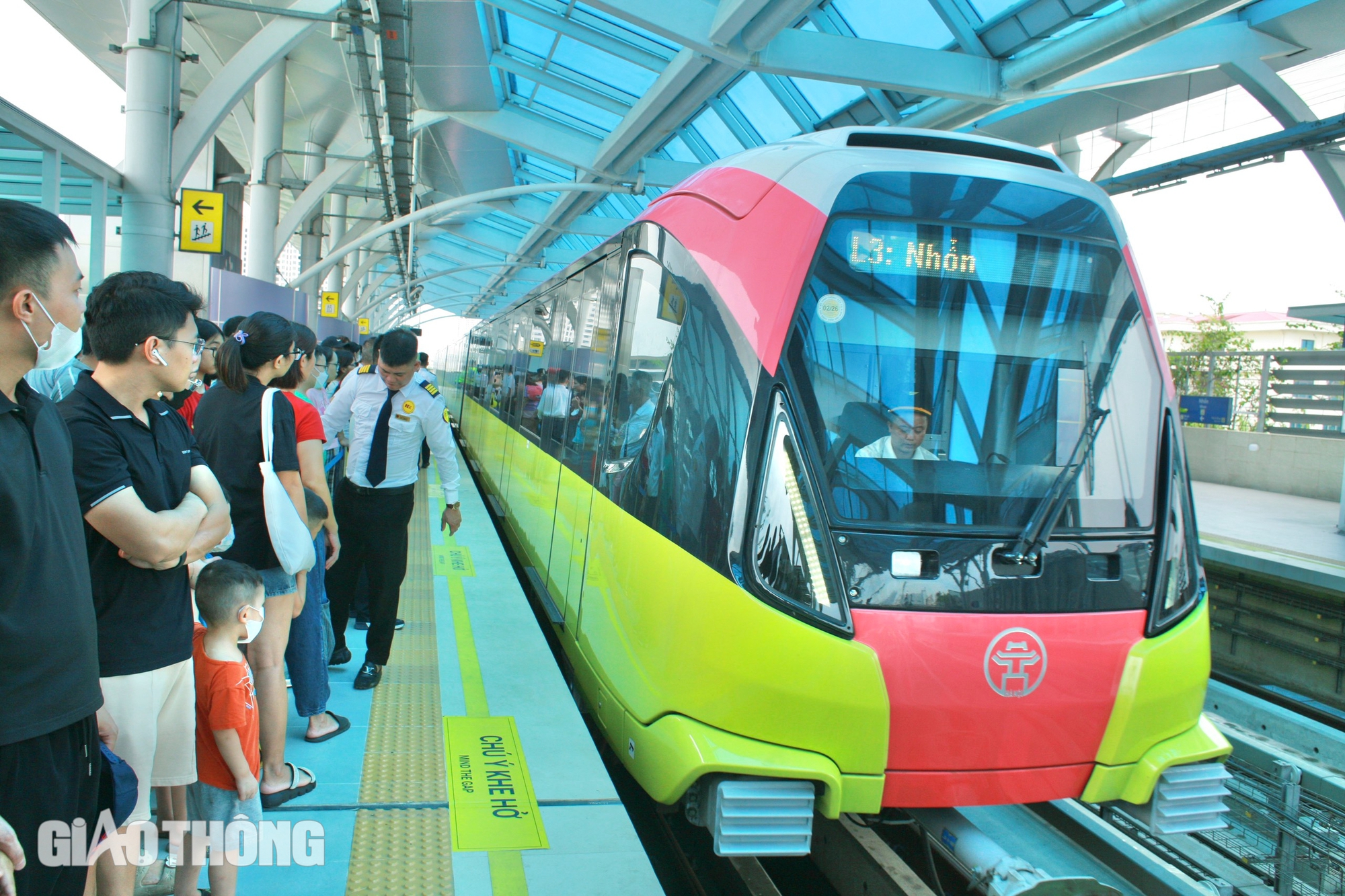 Metro Nhổn - ga H&agrave; Nội đ&ocirc;ng nghẹt ng&agrave;y cuối tuần- Ảnh 7.