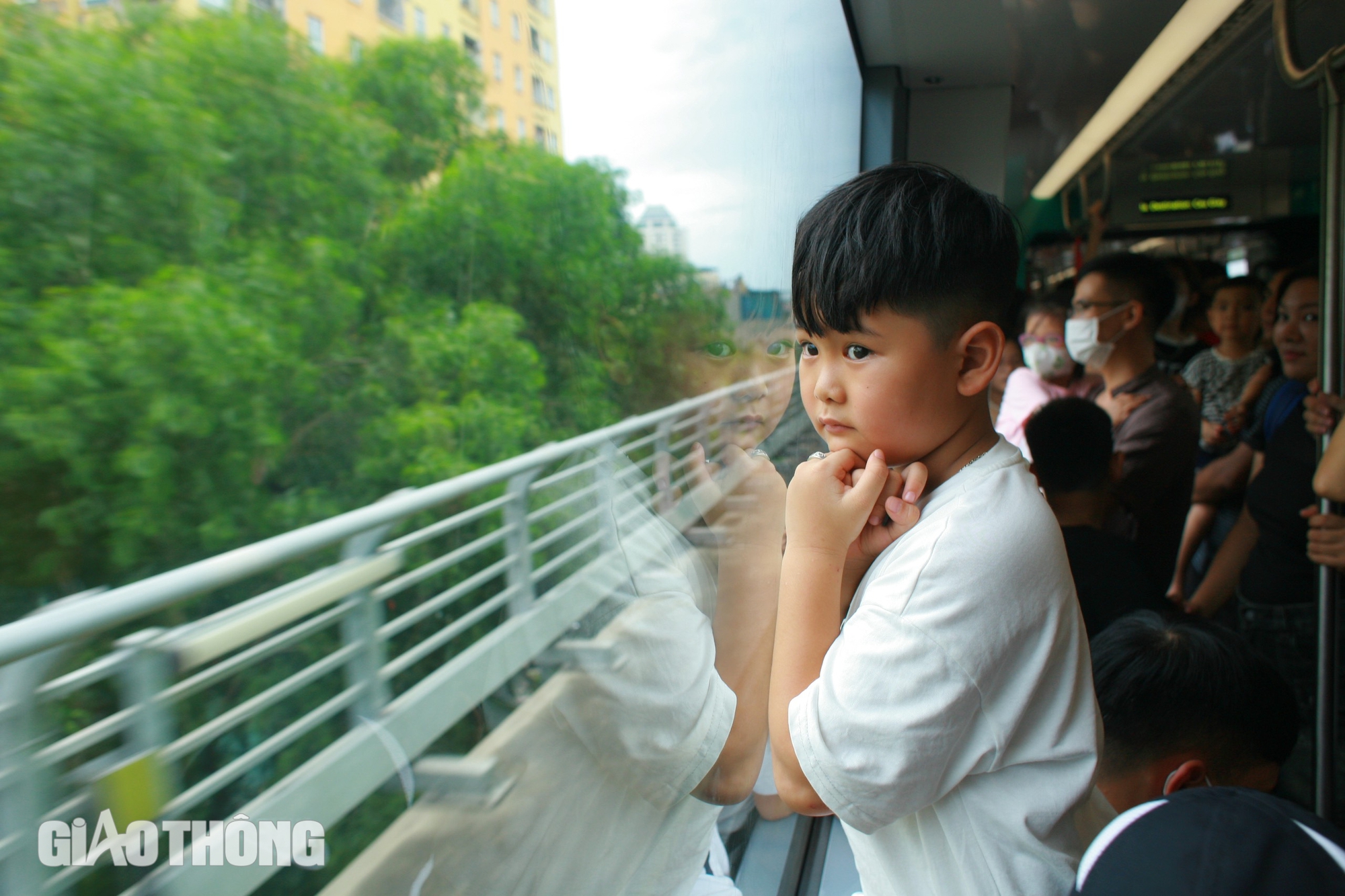 Metro Nhổn - ga H&agrave; Nội đ&ocirc;ng nghẹt ng&agrave;y cuối tuần- Ảnh 9.