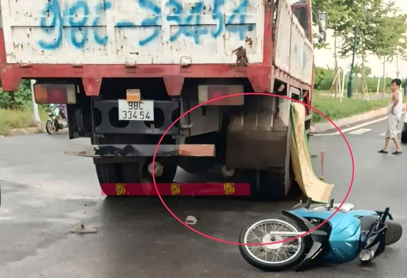 Hiện trường vụ tai nạn thương t&acirc;m khiến hai anh em thương vong.