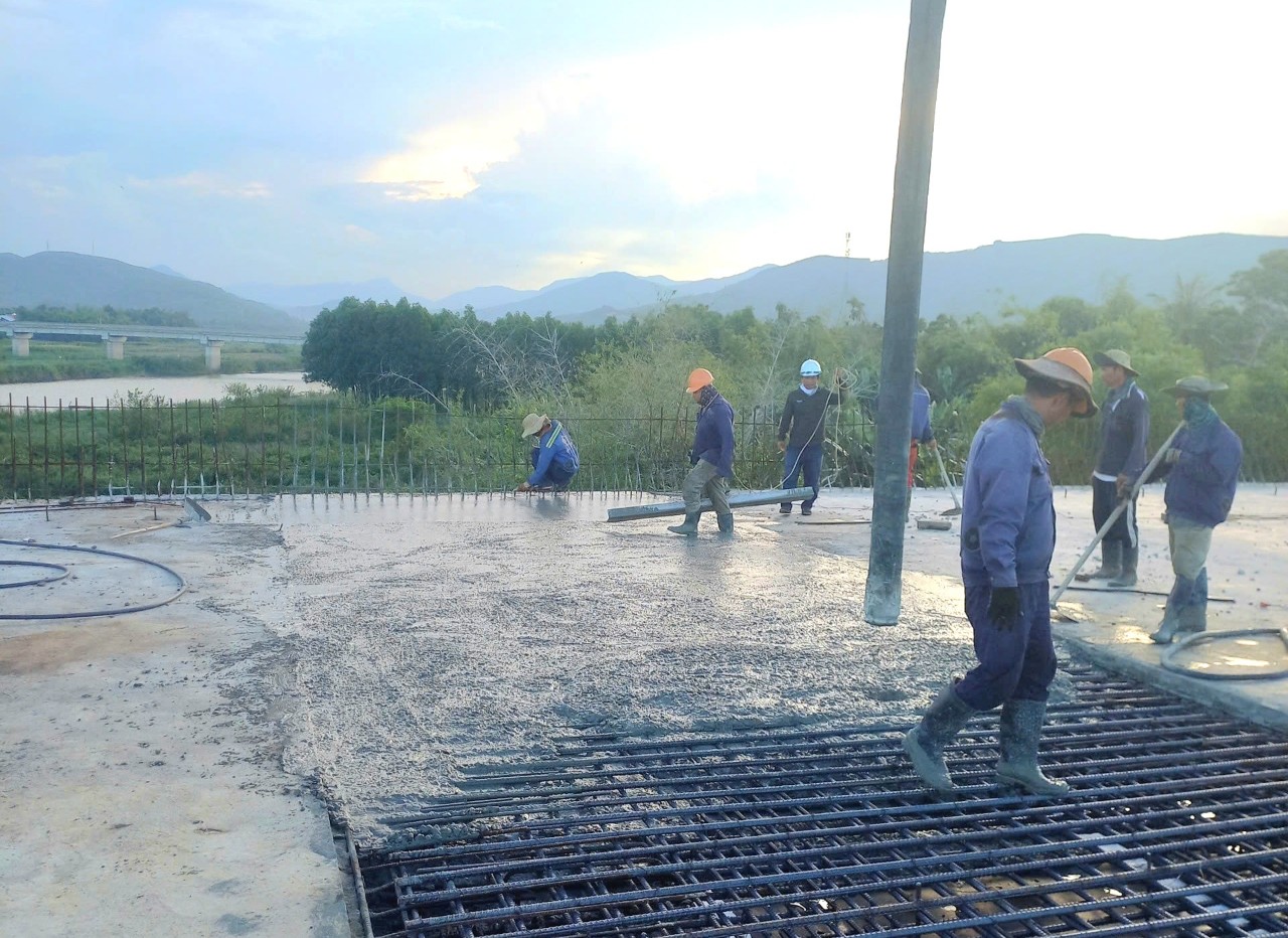 Xuy&ecirc;n đ&ecirc;m đua tiến độ 500 cầu, cống, hầm chui tr&ecirc;n cao tốc Quảng Ng&atilde;i - Ho&agrave;i Nhơn- Ảnh 2.