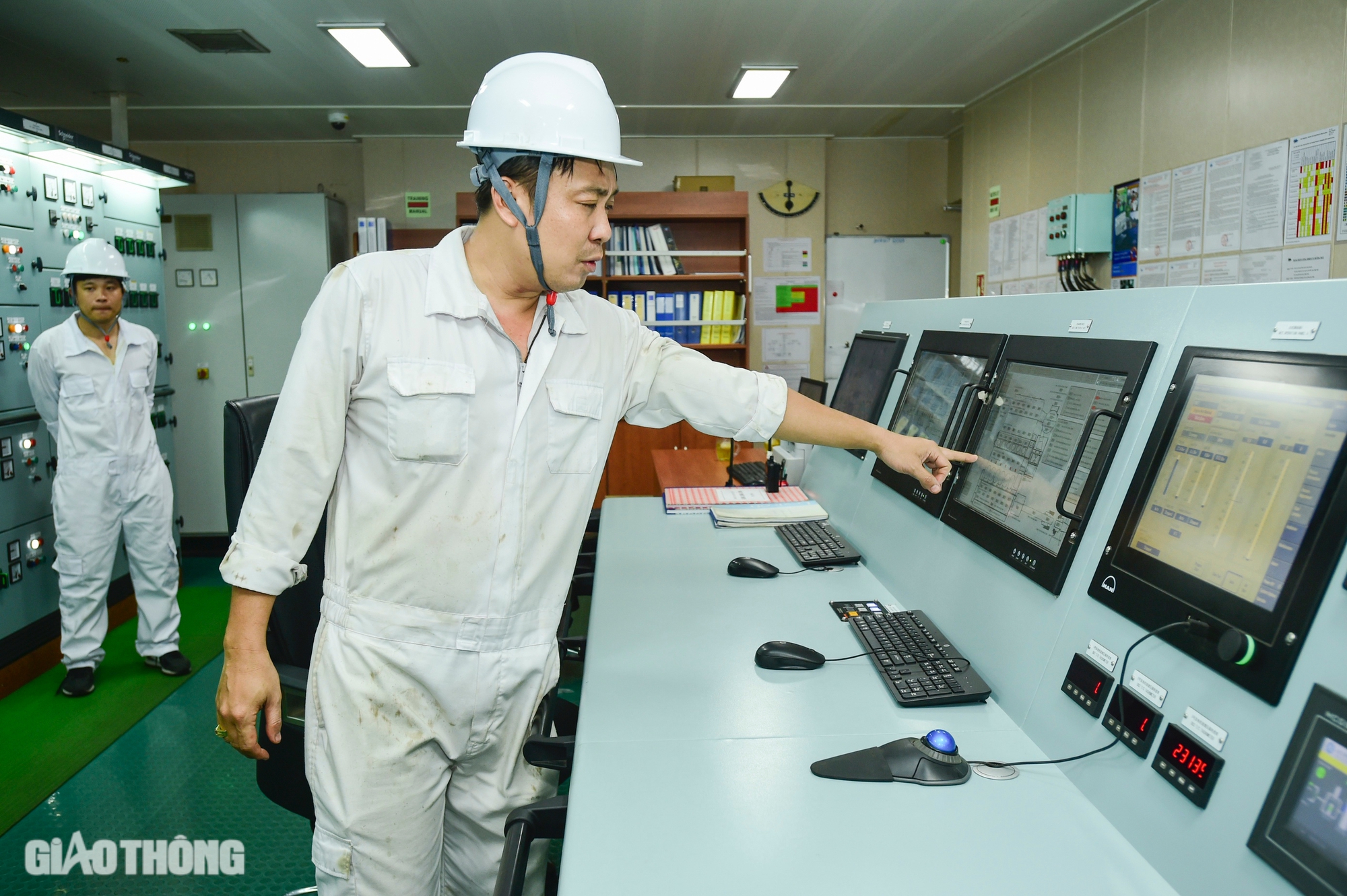 C&oacute; g&igrave; đặc biệt b&ecirc;n trong t&agrave;u container lớn nhất Việt Nam?- Ảnh 25.