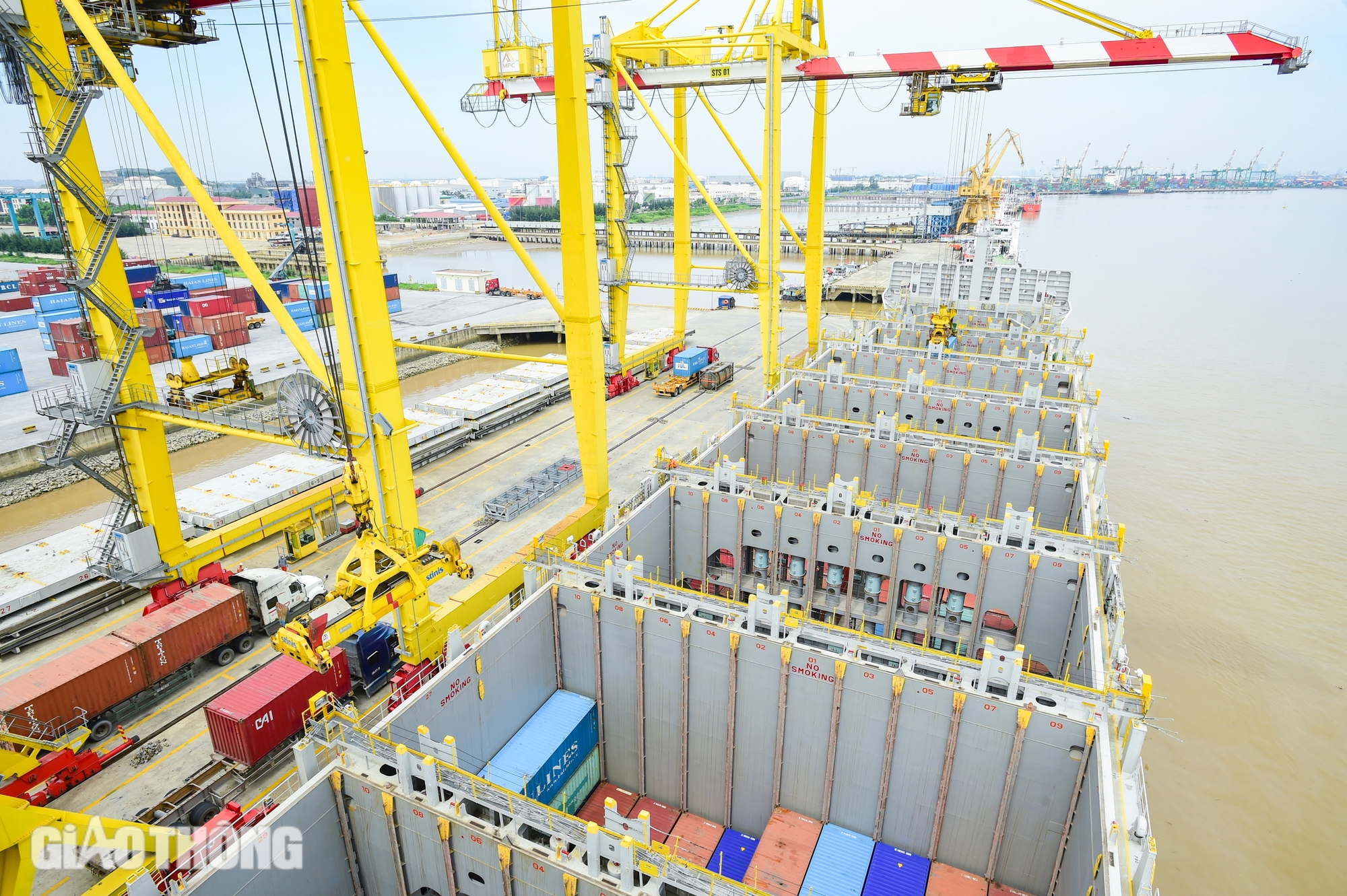 C&oacute; g&igrave; đặc biệt b&ecirc;n trong t&agrave;u container lớn nhất Việt Nam?- Ảnh 3.