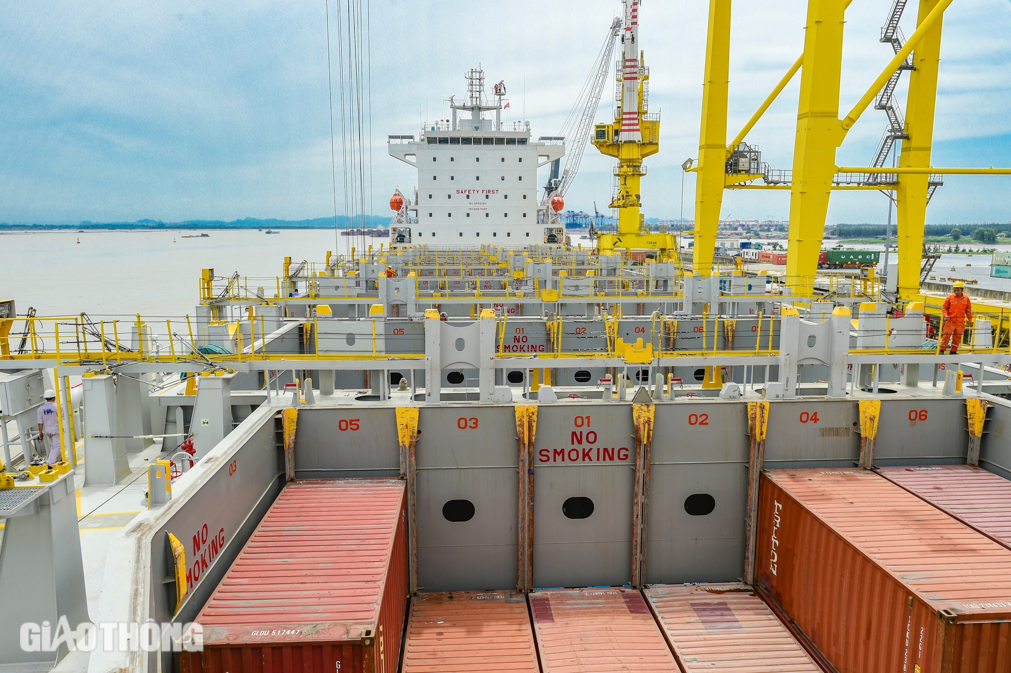 C&oacute; g&igrave; đặc biệt b&ecirc;n trong t&agrave;u container lớn nhất Việt Nam?- Ảnh 4.