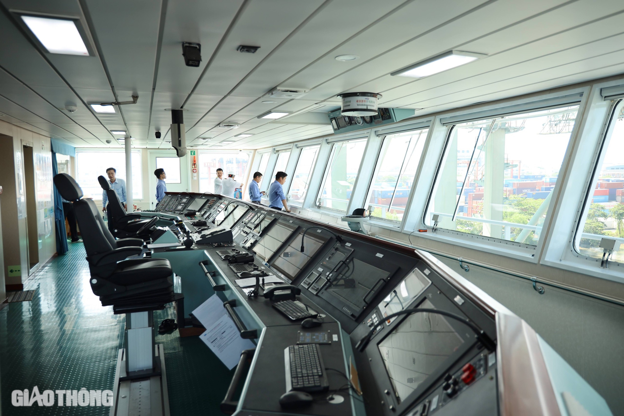 C&oacute; g&igrave; đặc biệt b&ecirc;n trong t&agrave;u container lớn nhất Việt Nam?- Ảnh 5.