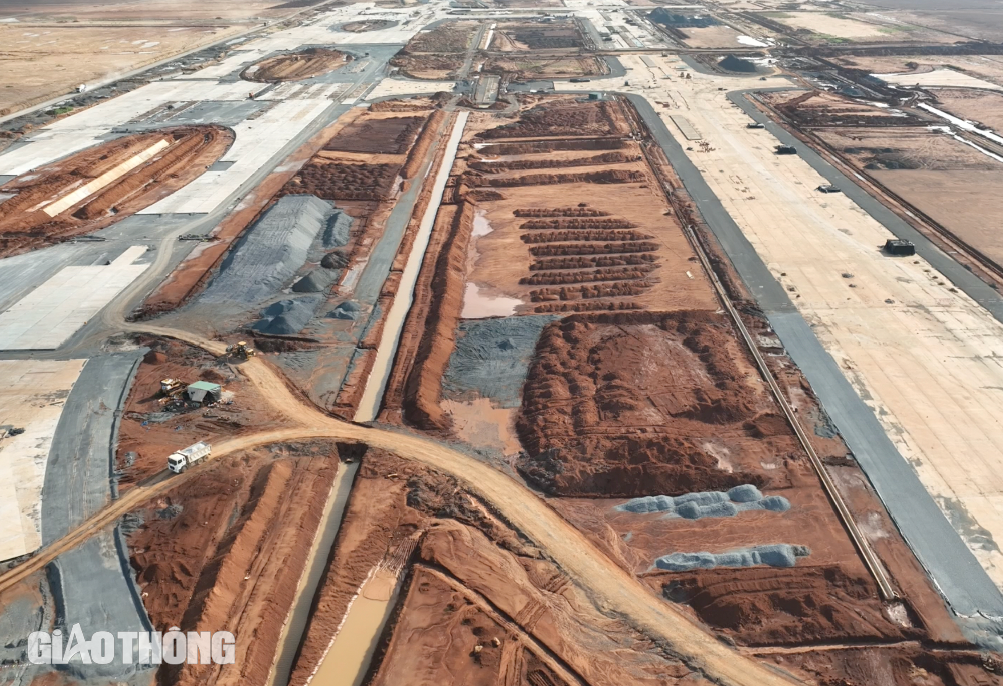 Hình hài nhà ga, đường băng sân bay Long Thành sau 1 năm khởi động- Ảnh 6. Hình hài nhà ga, đường băng sân bay Long Thành sau 1 năm khởi động- Ảnh 6.