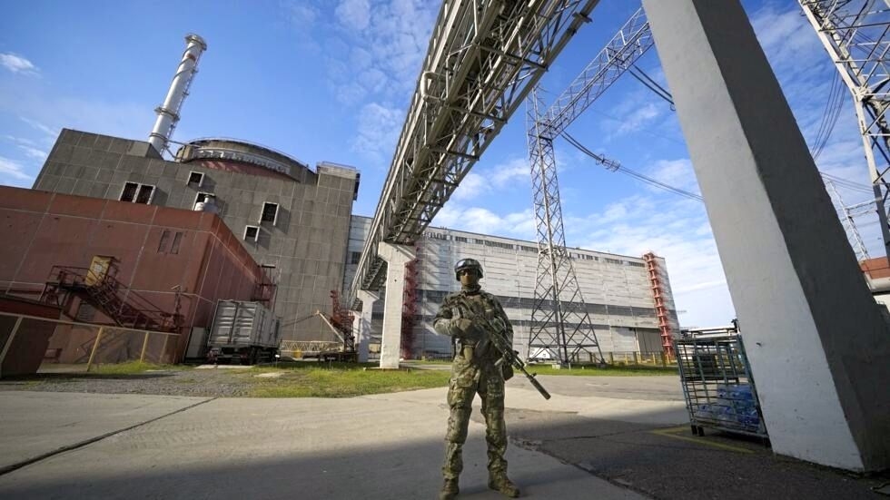 Ch&aacute;y nh&agrave; m&aacute;y điện hạt nh&acirc;n Zaporizhzhia, Ukraine - Nga c&aacute;o buộc nhau l&agrave; thủ phạm- Ảnh 2.