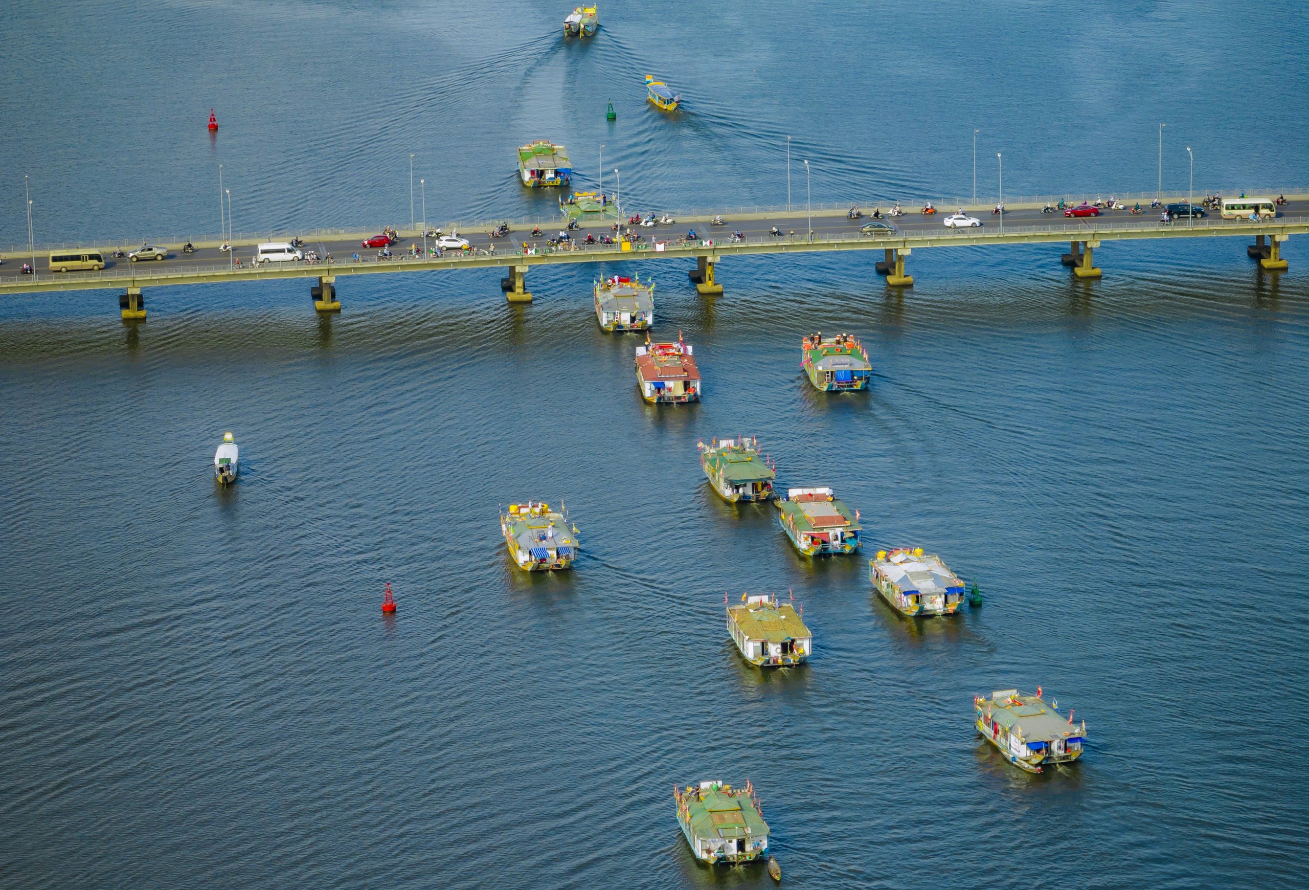 Đ&ocirc;ng đảo người d&acirc;n, du kh&aacute;ch về trẩy hội điện Huệ Nam ở Cố đ&ocirc; Huế- Ảnh 6.