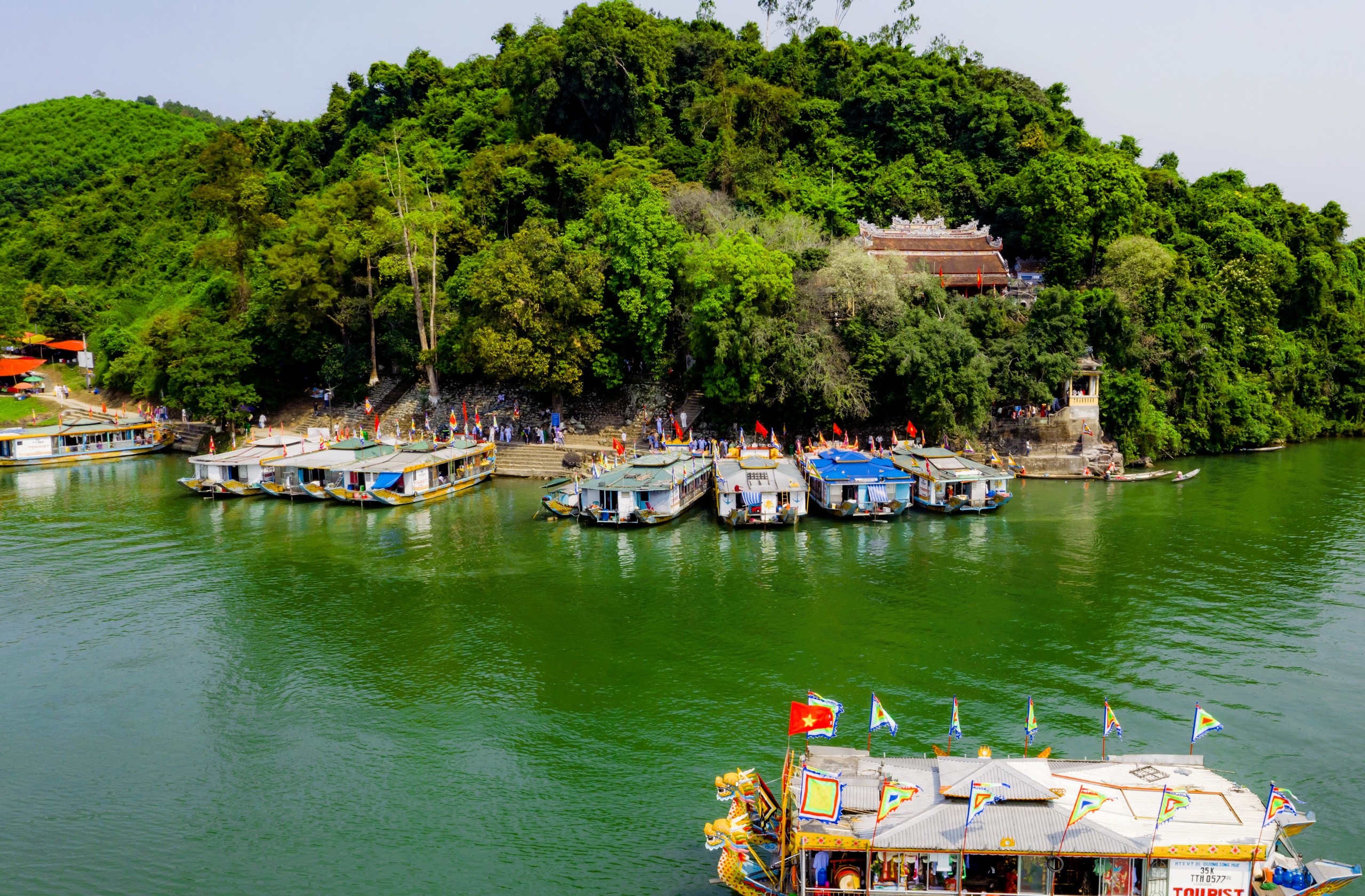 Đ&ocirc;ng đảo người d&acirc;n, du kh&aacute;ch về trẩy hội điện Huệ Nam ở Cố đ&ocirc; Huế- Ảnh 10.