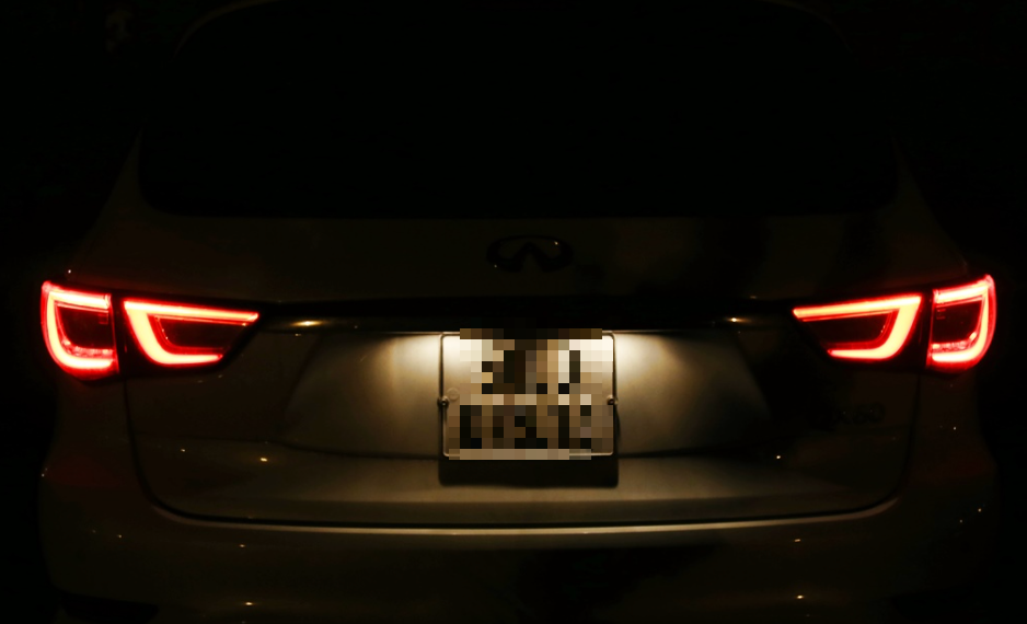Đèn soi biển số nứt vỡ, ô tô có được đăng kiểm?- Ảnh 1. Đèn soi biển số nứt vỡ, ô tô có được đăng kiểm?- Ảnh 1.