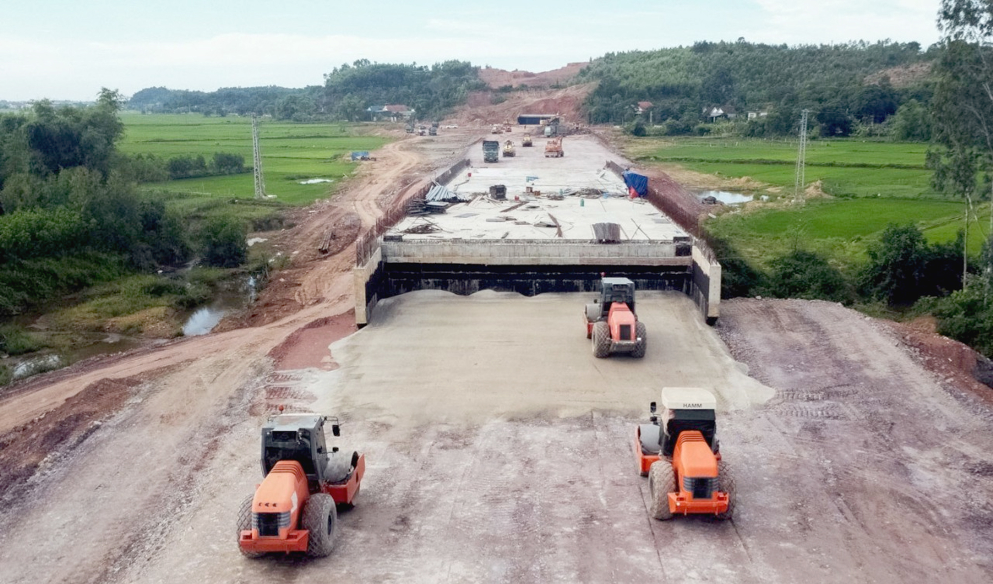 Cao tốc Bắc - Nam chạy nước r&uacute;t trước m&ugrave;a mưa- Ảnh 1.