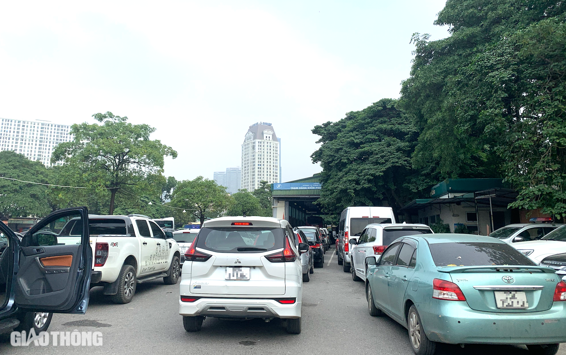 Nguy cơ &ugrave;n tắc đăng kiểm từ cuối th&aacute;ng 9/2024- Ảnh 2.