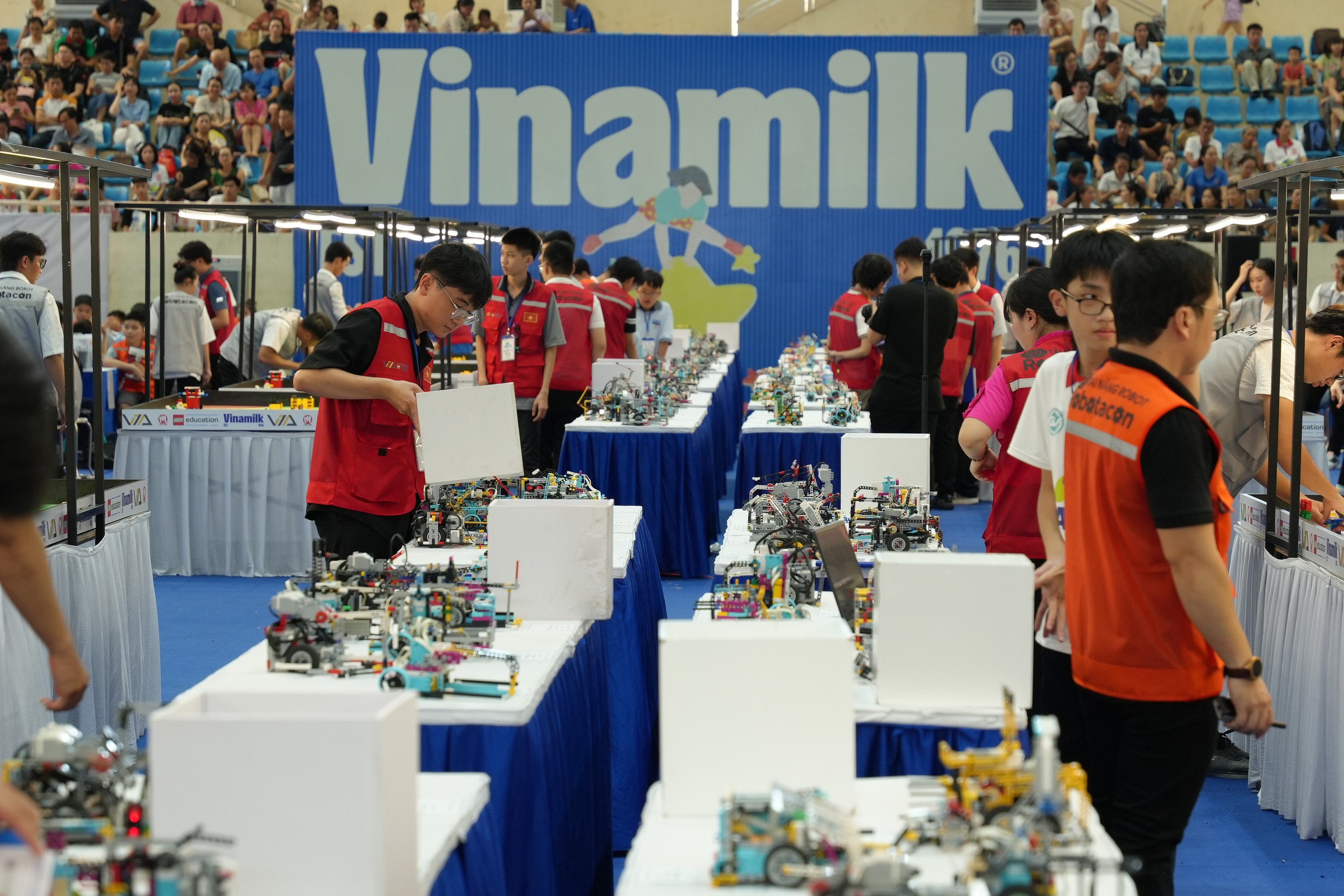 Hơn 600 th&iacute; sinh đ&atilde; tham gia tranh t&agrave;i tại v&ograve;ng chung kết ROBOTACON WRO 2024 khu vực miền Bắc. (Ảnh: Vi Nam)