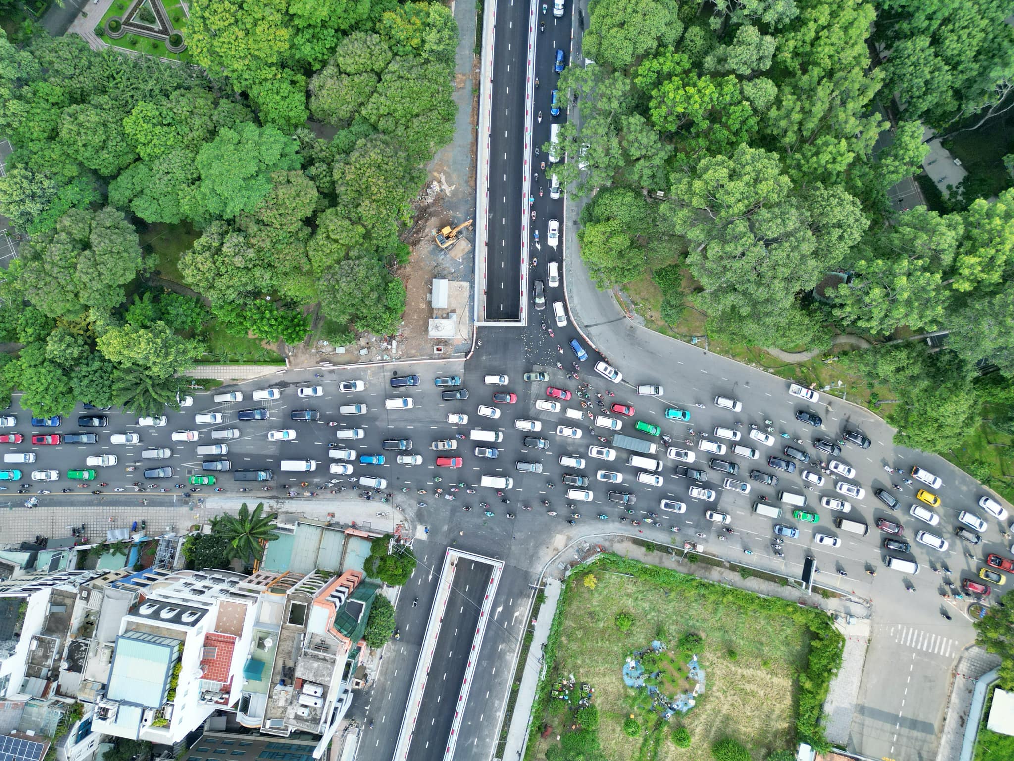 Hầm chui 200 tỷ cửa ng&otilde; T&acirc;n Sơn Nhất th&ocirc;ng xe nhưng v&igrave; sao vẫn &ugrave;n tắc?- Ảnh 3.
