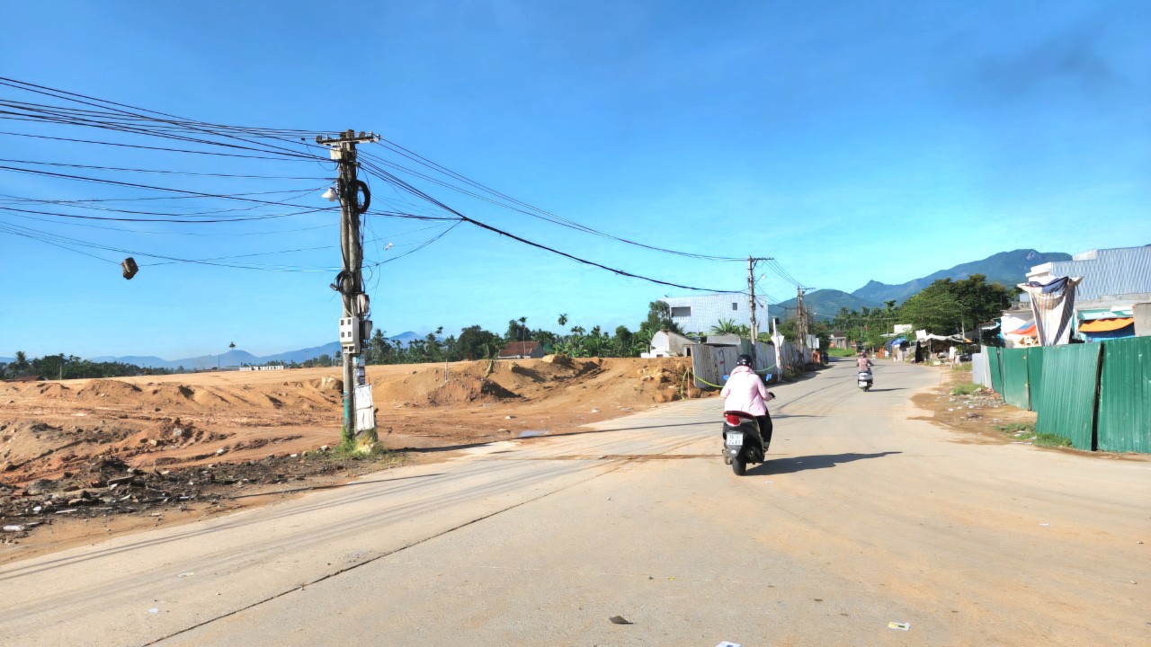 Hạ tầng kỹ thuật cản tiến độ cao tốc qua Quảng Ng&atilde;i- Ảnh 6.