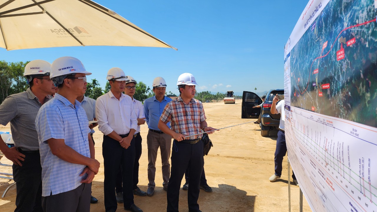 Hạ tầng kỹ thuật cản tiến độ cao tốc qua Quảng Ng&atilde;i- Ảnh 10.