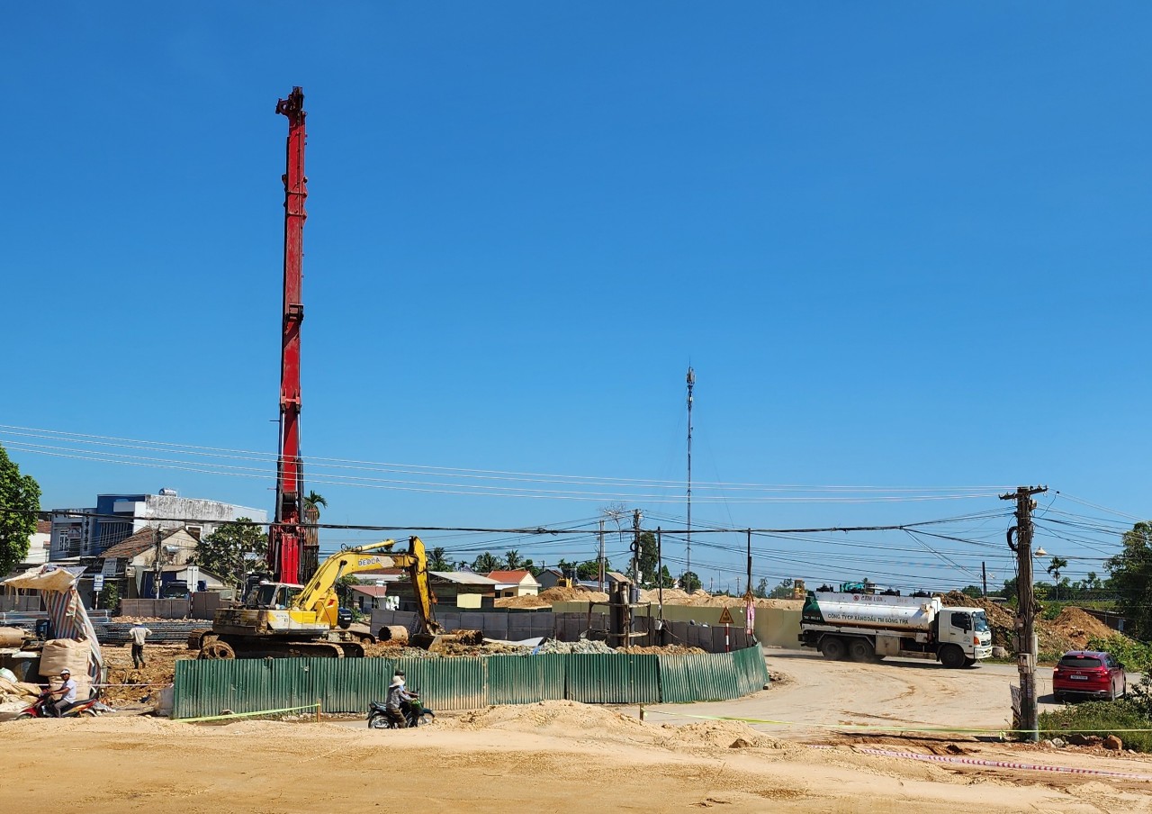 Hạ tầng kỹ thuật cản tiến độ cao tốc qua Quảng Ng&atilde;i- Ảnh 2.