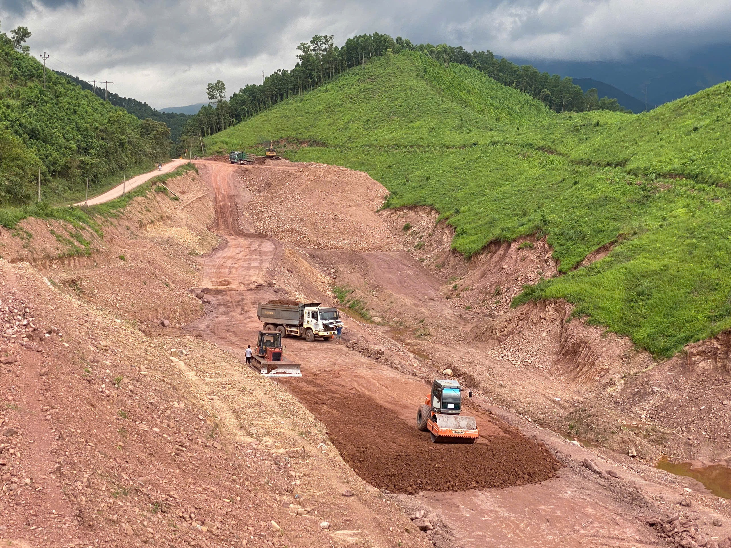 Quảng Ninh l&agrave;m đường nối quốc lộ 18 l&ecirc;n đại ng&agrave;n h&ugrave;ng vĩ- Ảnh 1.