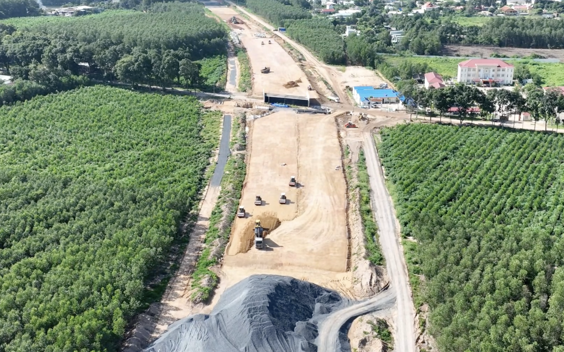 Chưa c&oacute; đủ mặt bằng, cao tốc Bi&ecirc;n Ho&agrave; - Vũng T&agrave;u lại đối diện nguy cơ thiếu đất đắp