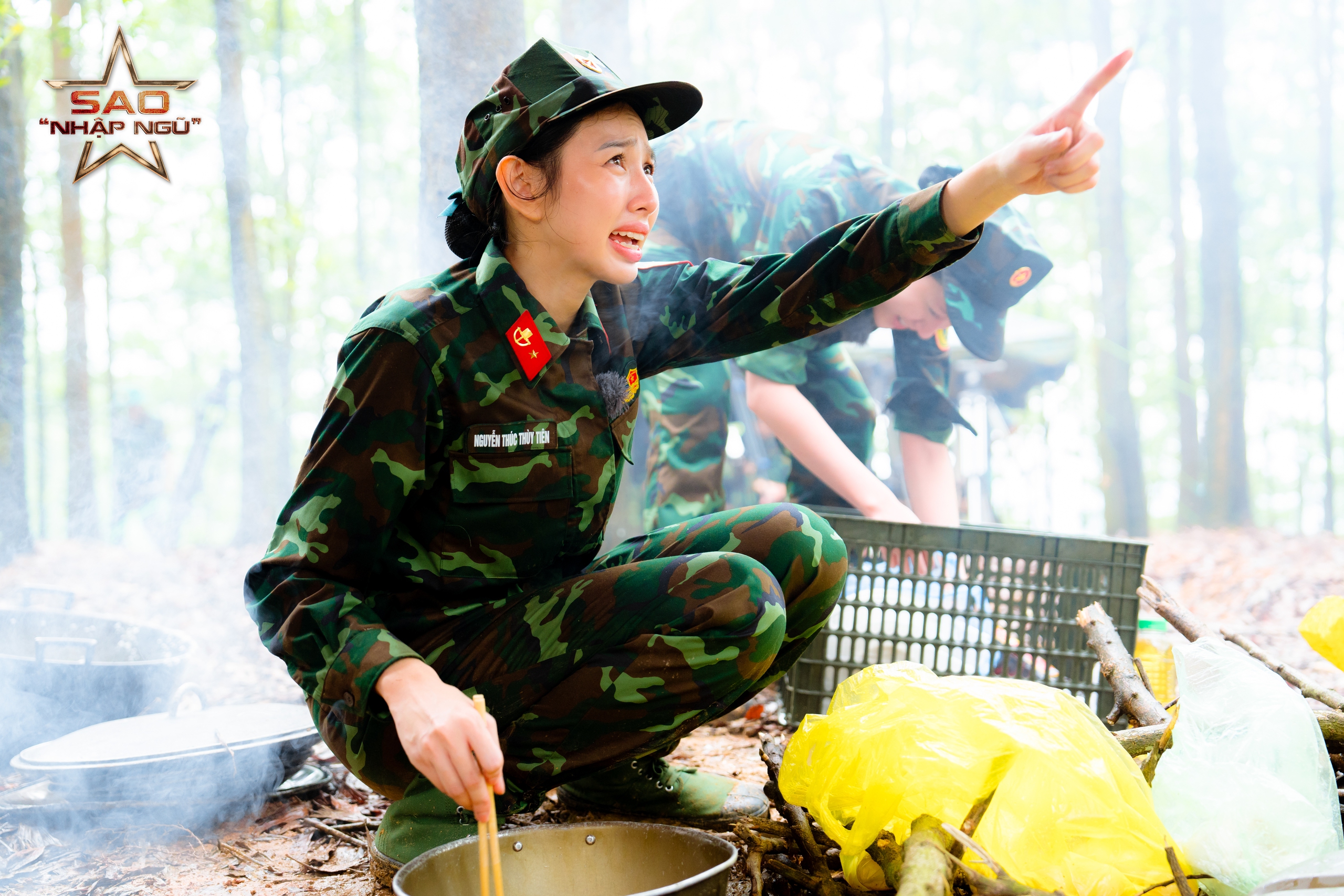 Sao nhập ngũ 2024 tập 2: Th&ugrave;y Ti&ecirc;n, Ph&aacute;o lăn xả cứu nạn nh&acirc;n- Ảnh 6.