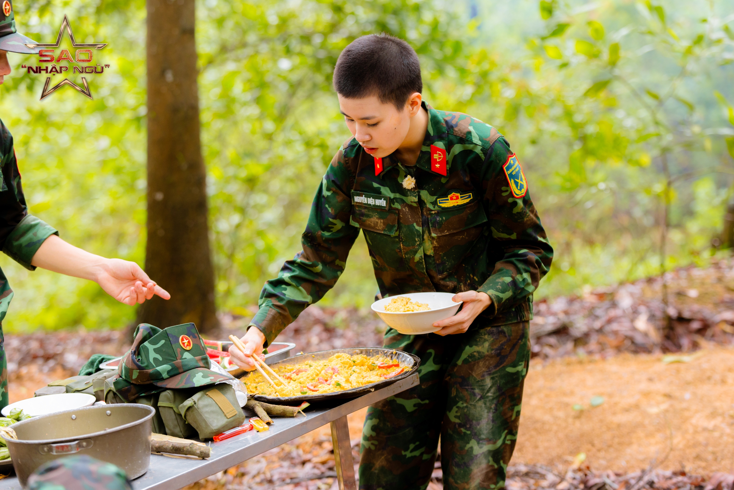 Sao nhập ngũ 2024 tập 2: Th&ugrave;y Ti&ecirc;n, Ph&aacute;o lăn xả cứu nạn nh&acirc;n- Ảnh 5.