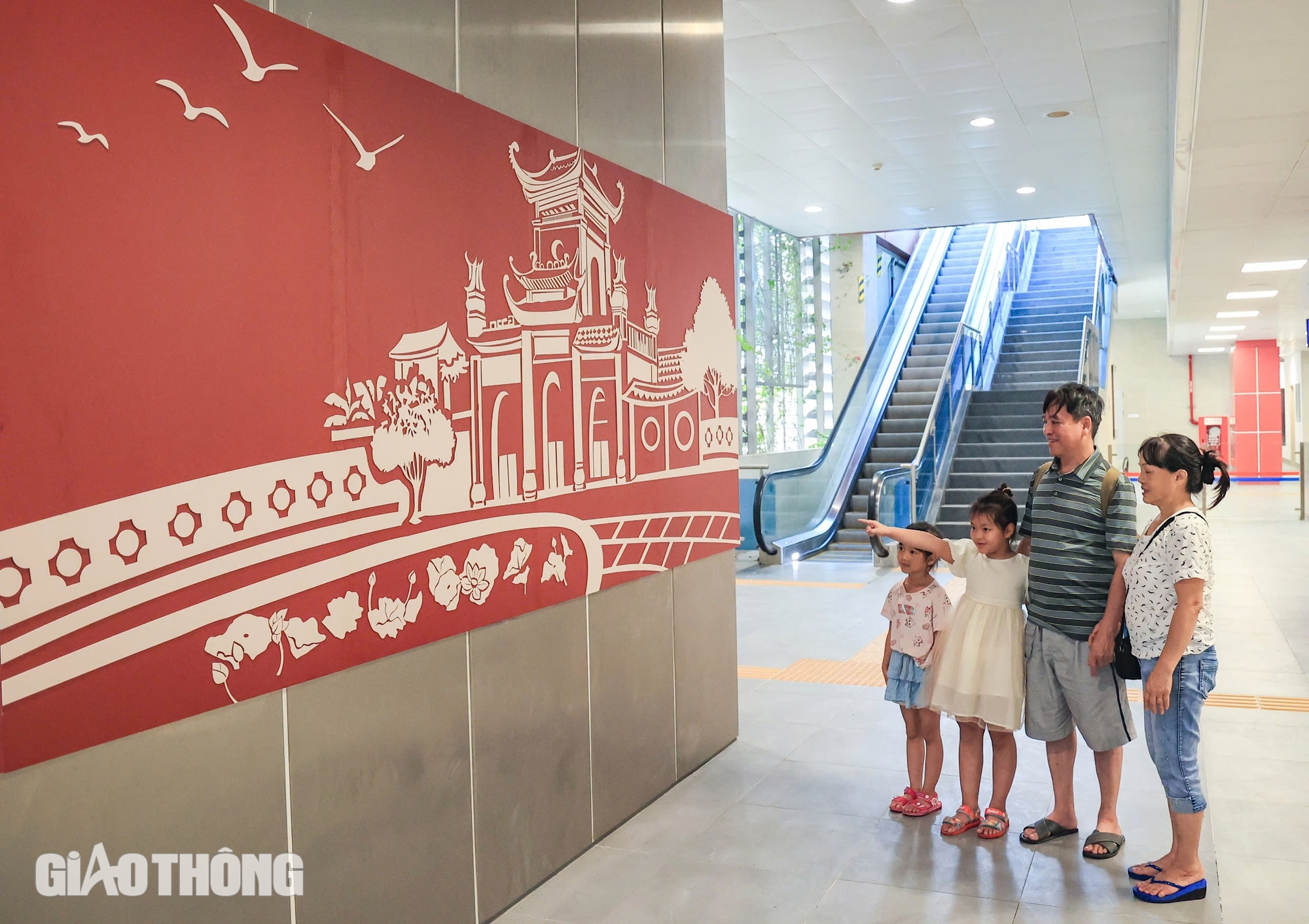 Bất ngờ với bức tranh đặc biệt tại c&aacute;c nh&agrave; ga metro Nhổn - ga H&agrave; Nội- Ảnh 5.