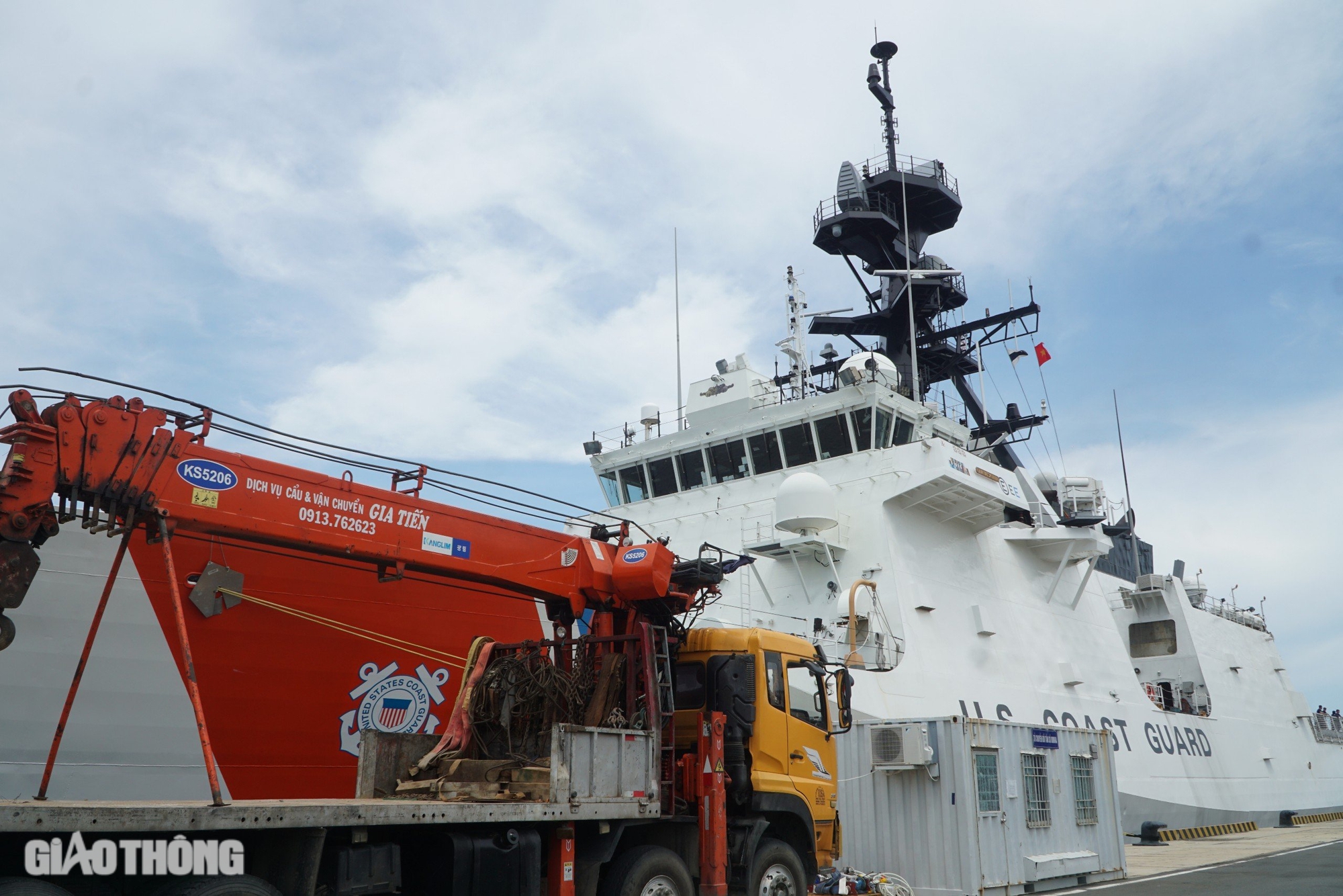 Cận cảnh so&aacute;i hạm l&acirc;u năm nhất của Hải qu&acirc;n Mỹ cập cảng Cam Ranh- Ảnh 5.