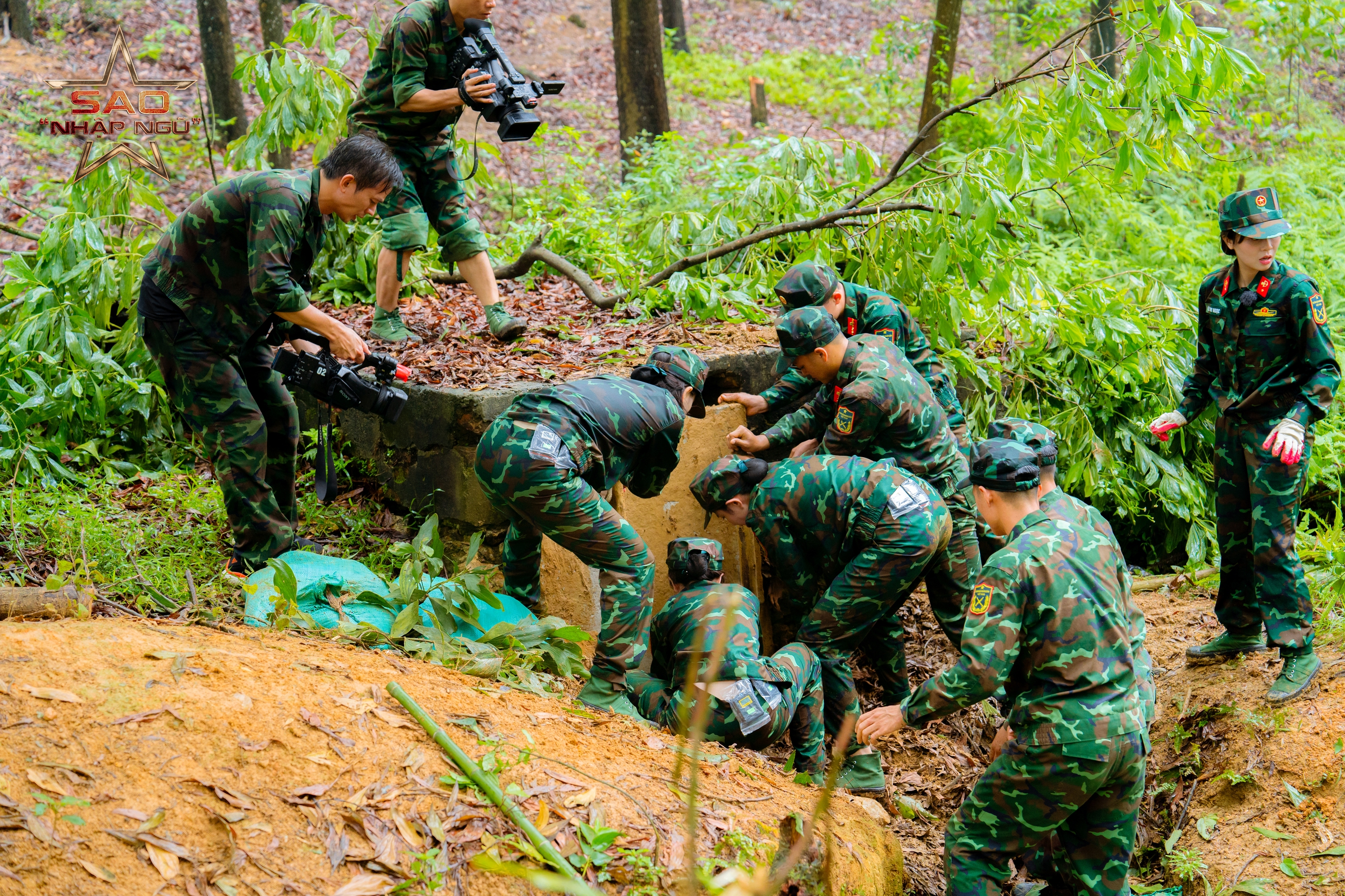 Sao nhập ngũ 2024 tập 2: Th&ugrave;y Ti&ecirc;n, Ph&aacute;o lăn xả cứu nạn nh&acirc;n- Ảnh 3.