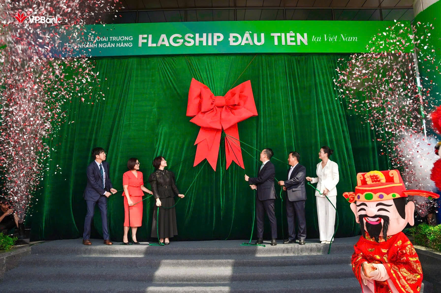 VPBank khai trương chi nhánh Flagship ngân hàng đầu tiên tại Việt Nam- Ảnh 1. VPBank khai trương chi nhánh Flagship ngân hàng đầu tiên tại Việt Nam- Ảnh 1.