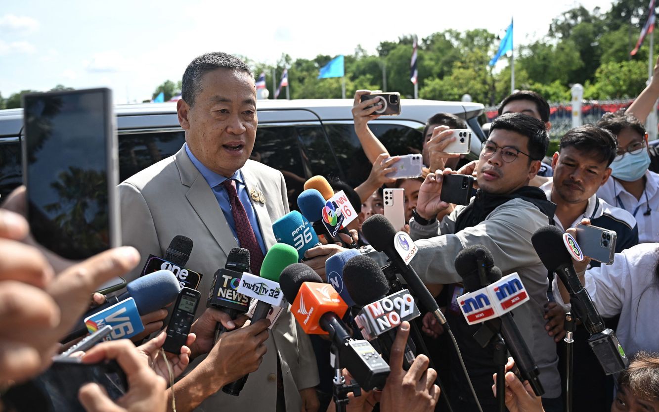 N&oacute;ng: Thủ tướng Th&aacute;i Lan bị b&atilde;i nhiệm