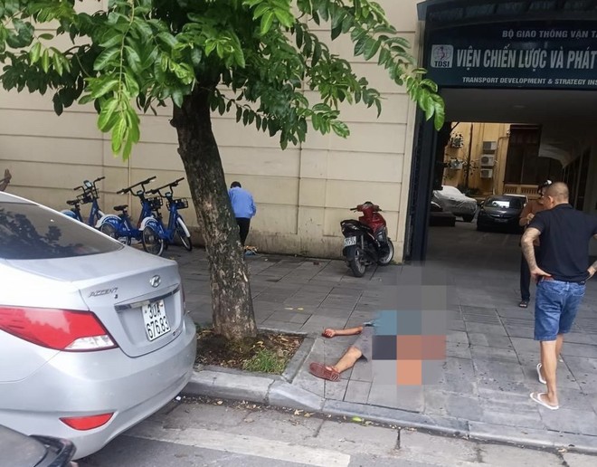 Lộ nguy&ecirc;n nh&acirc;n đối tượng cầm dao ch&eacute;m gục người tr&ecirc;n phố Trần Quang Khải- Ảnh 2.