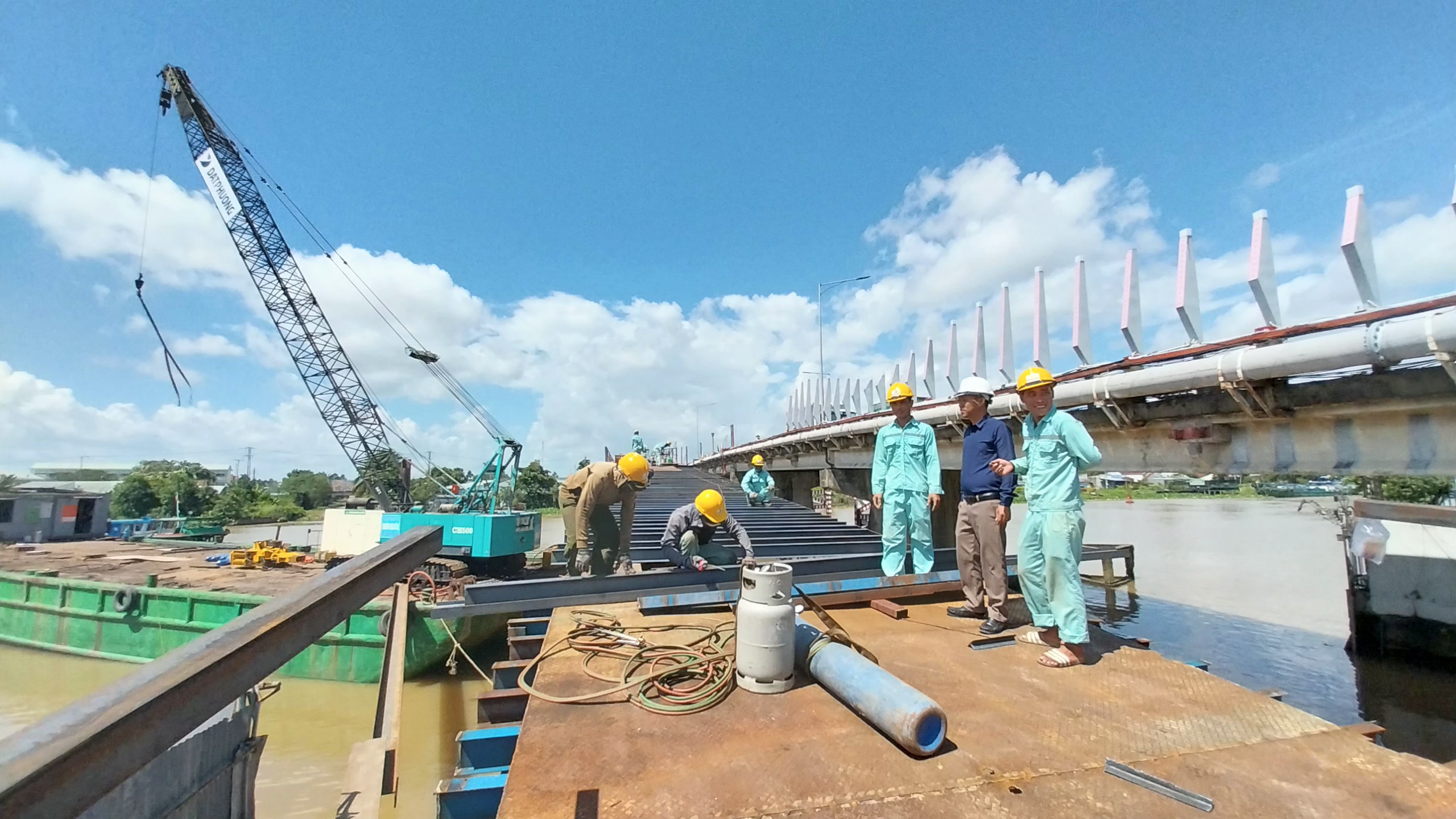 Đồng loạt n&acirc;ng tĩnh kh&ocirc;ng 3 cầu ở Đồng Th&aacute;p- Ảnh 2.