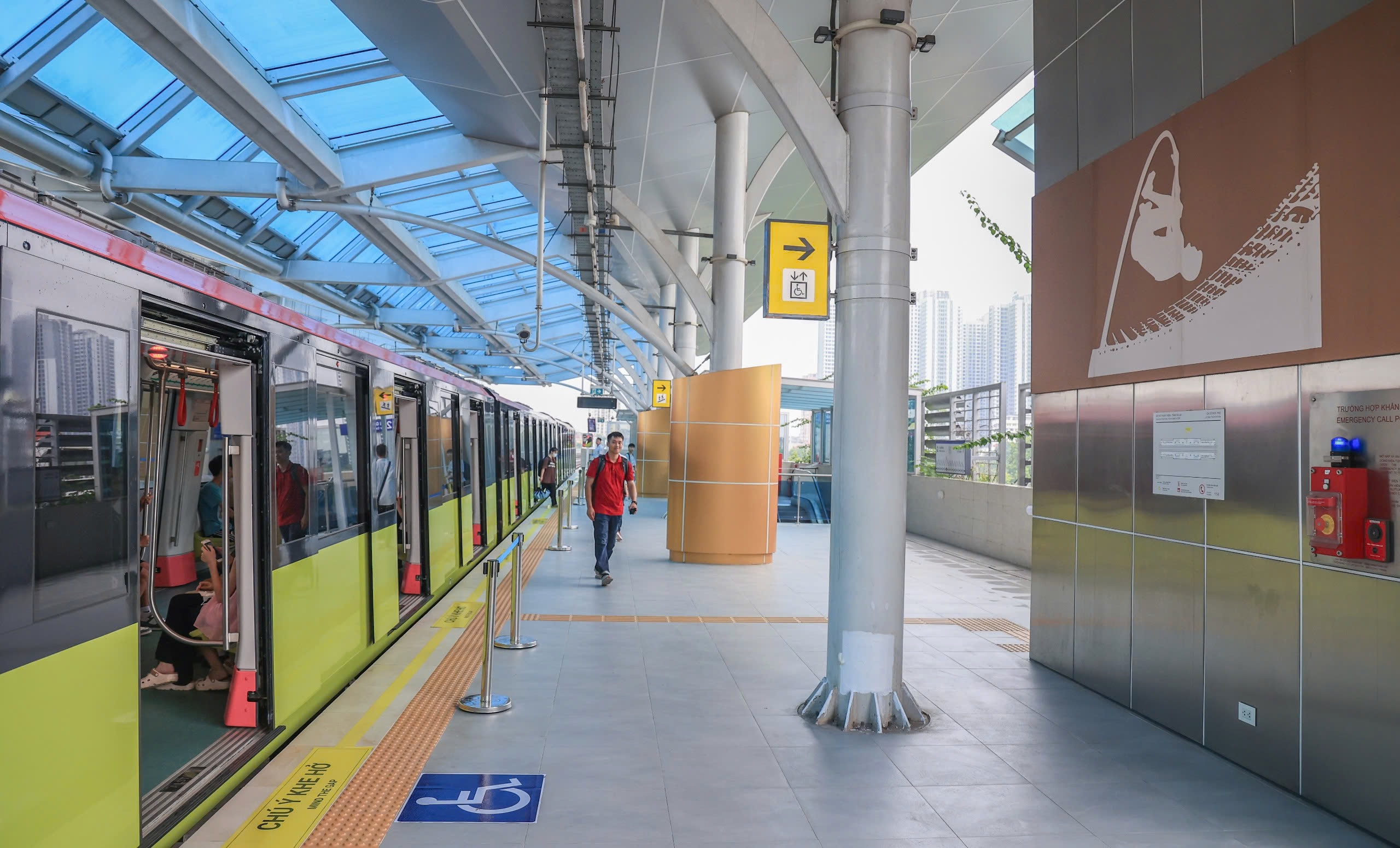 Kh&aacute;ch đi metro Nhổn - ga H&agrave; Nội, C&aacute;t Linh - H&agrave; Đ&ocirc;ng cần lưu &yacute; g&igrave;?- Ảnh 1.