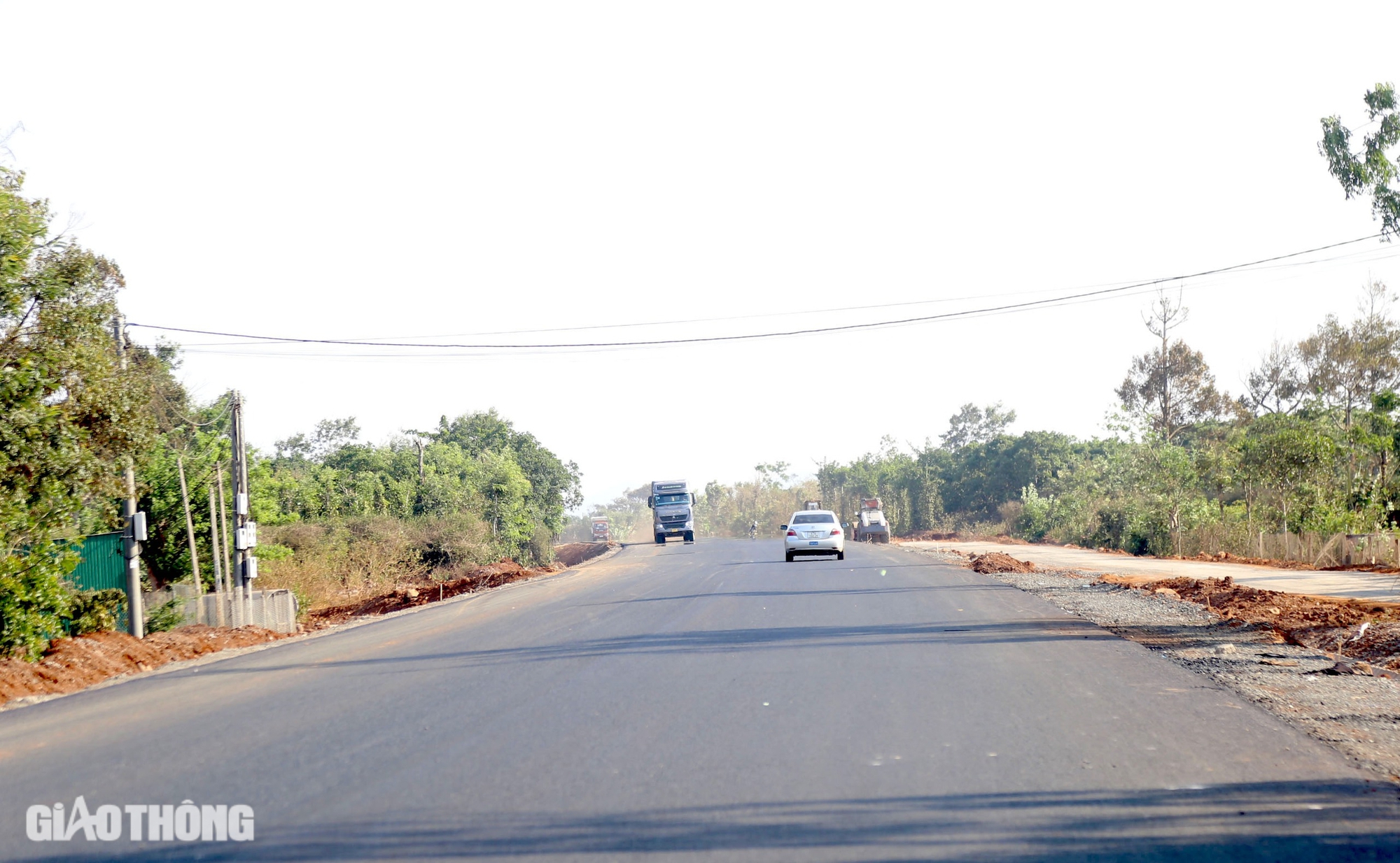 Tiềm ẩn nguy cơ tai nạn giao th&ocirc;ng tr&ecirc;n tuyến đường 1.800 tỷ đang thi c&ocirc;ng- Ảnh 11.