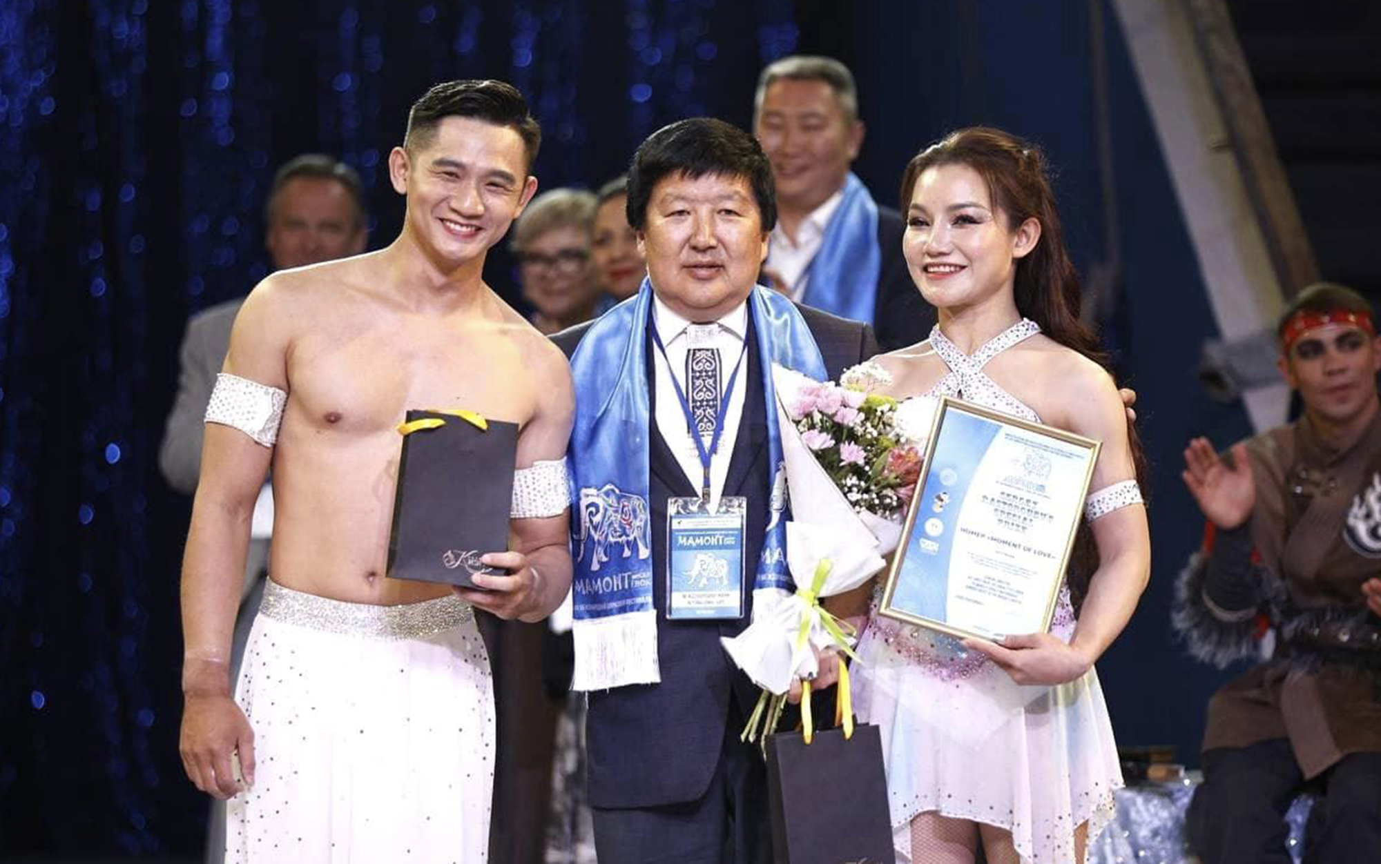 Xiếc Việt &ldquo;đem chu&ocirc;ng đi đ&aacute;nh xứ người&rdquo;- Ảnh 2.