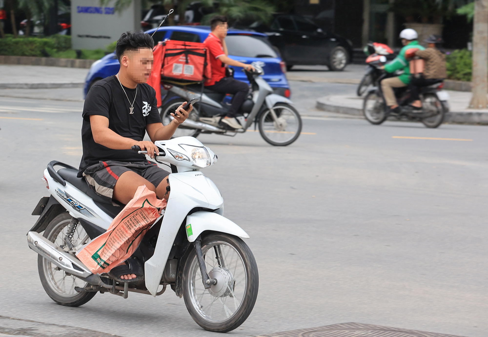 Mua tin vi phạm giao th&ocirc;ng, n&ecirc;n kh&ocirc;ng?- Ảnh 1.