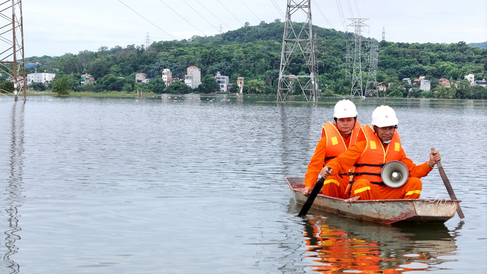 EVNNPT tăng cường ph&ograve;ng chống, khắc phục hậu quả thi&ecirc;n tai- Ảnh 1.