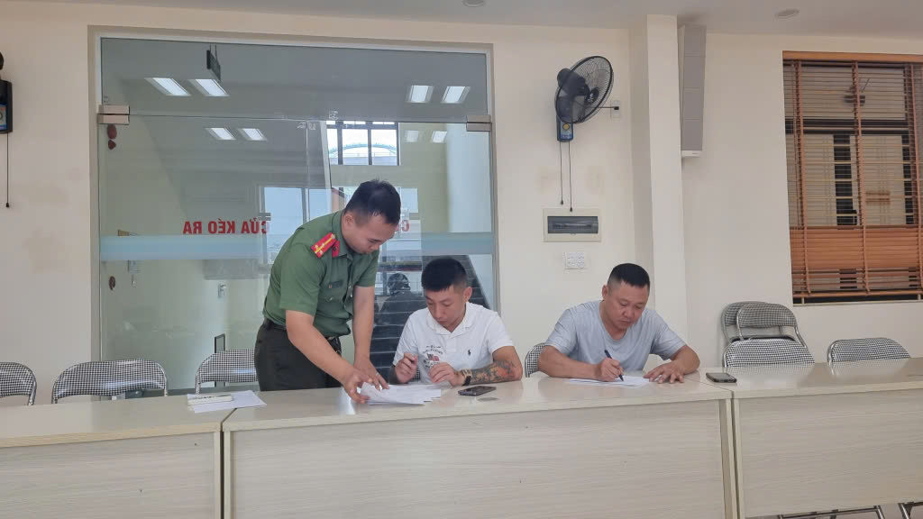 Xử l&yacute; người đưa th&ocirc;ng tin thất thiệt về việc sơn cờ Tổ quốc ở Quảng Ninh- Ảnh 3.