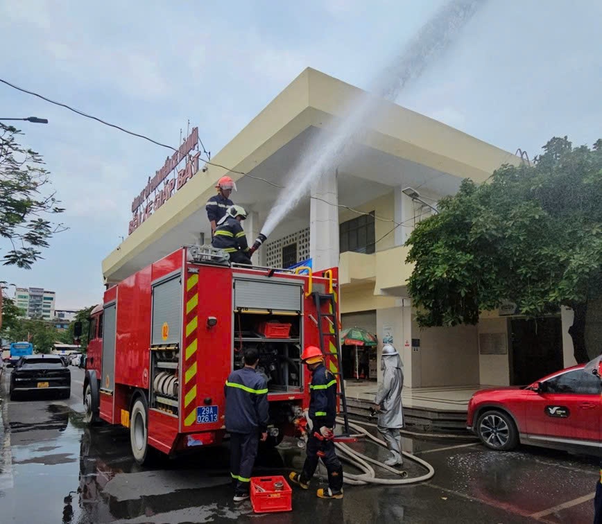 Bến xe Hà Nội tập huấn phòng cháy, chữa cháy trước cao điểm 2/9- Ảnh 1. Bến xe Hà Nội tập huấn phòng cháy, chữa cháy trước cao điểm 2/9- Ảnh 1.