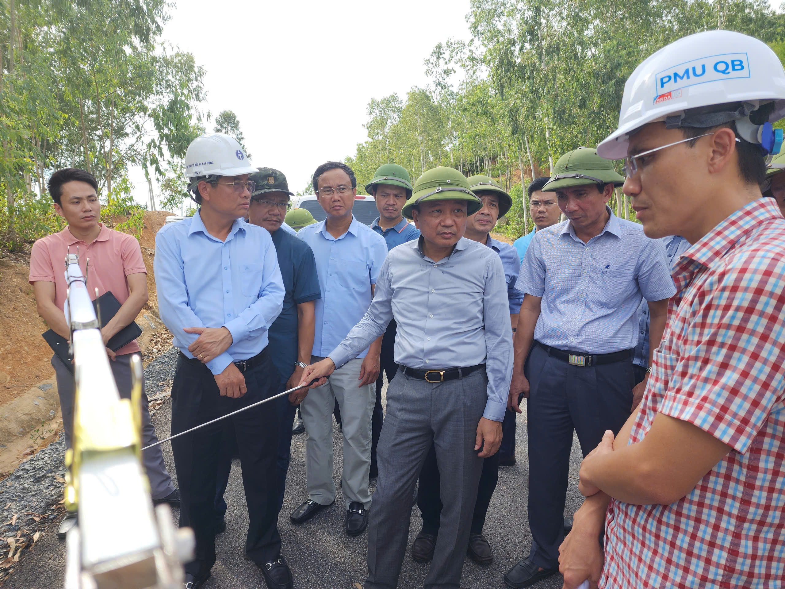 Xử l&yacute; tr&aacute;ch nhiệm nếu tiếp tục chậm mặt bằng dự &aacute;n QL12A qua Quảng B&igrave;nh- Ảnh 1.