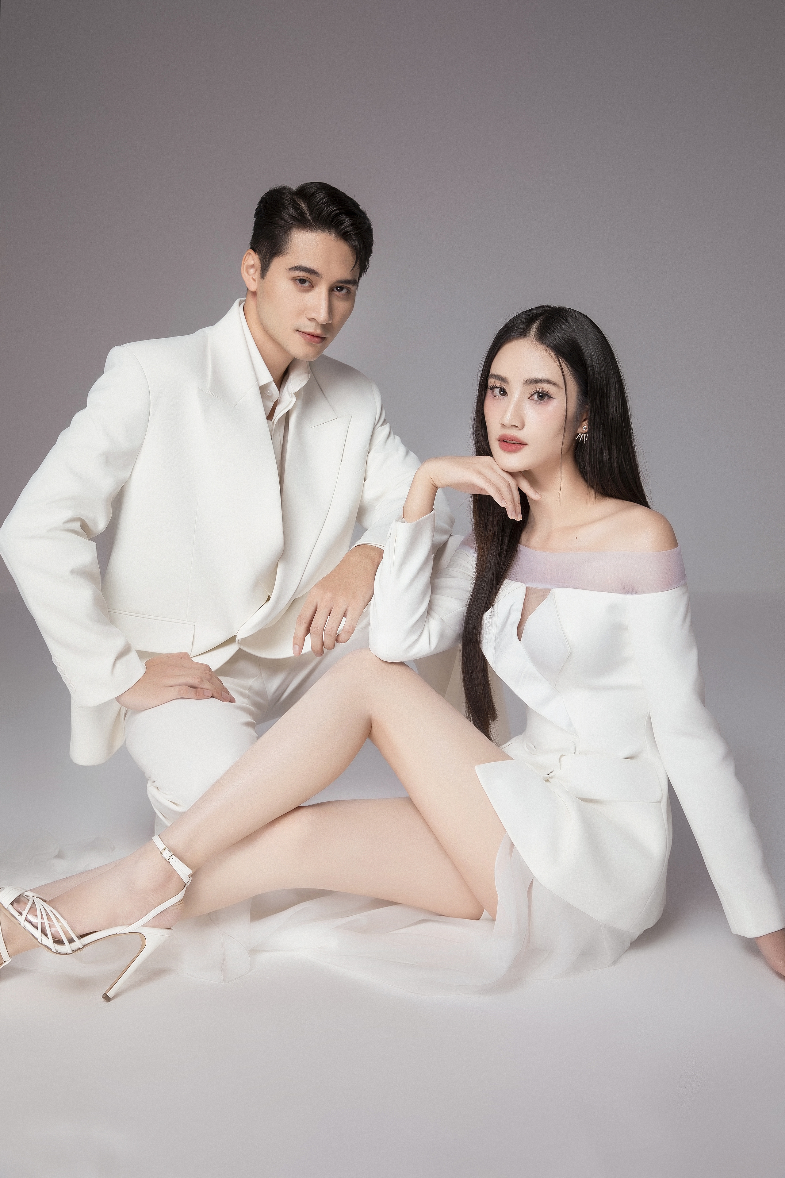 Đọ nhan sắc, vóc dáng của nam vương và Hoa hậu Thế giới Việt Nam khi đứng chung khung hình- Ảnh 6. Đọ nhan sắc, vóc dáng của nam vương và Hoa hậu Thế giới Việt Nam khi đứng chung khung hình- Ảnh 6.