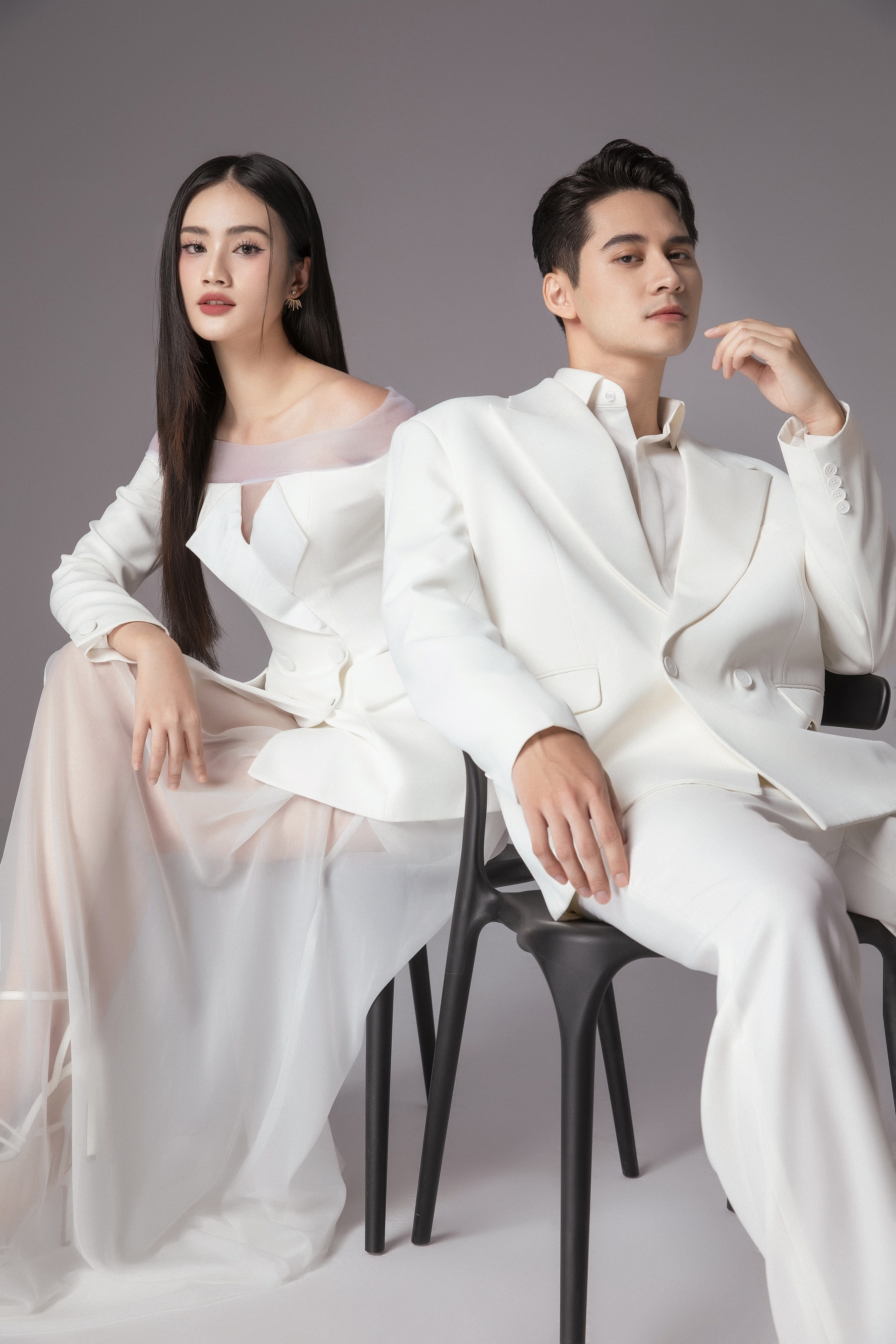 Đọ nhan sắc, vóc dáng của nam vương và Hoa hậu Thế giới Việt Nam khi đứng chung khung hình- Ảnh 10. Đọ nhan sắc, vóc dáng của nam vương và Hoa hậu Thế giới Việt Nam khi đứng chung khung hình- Ảnh 10.