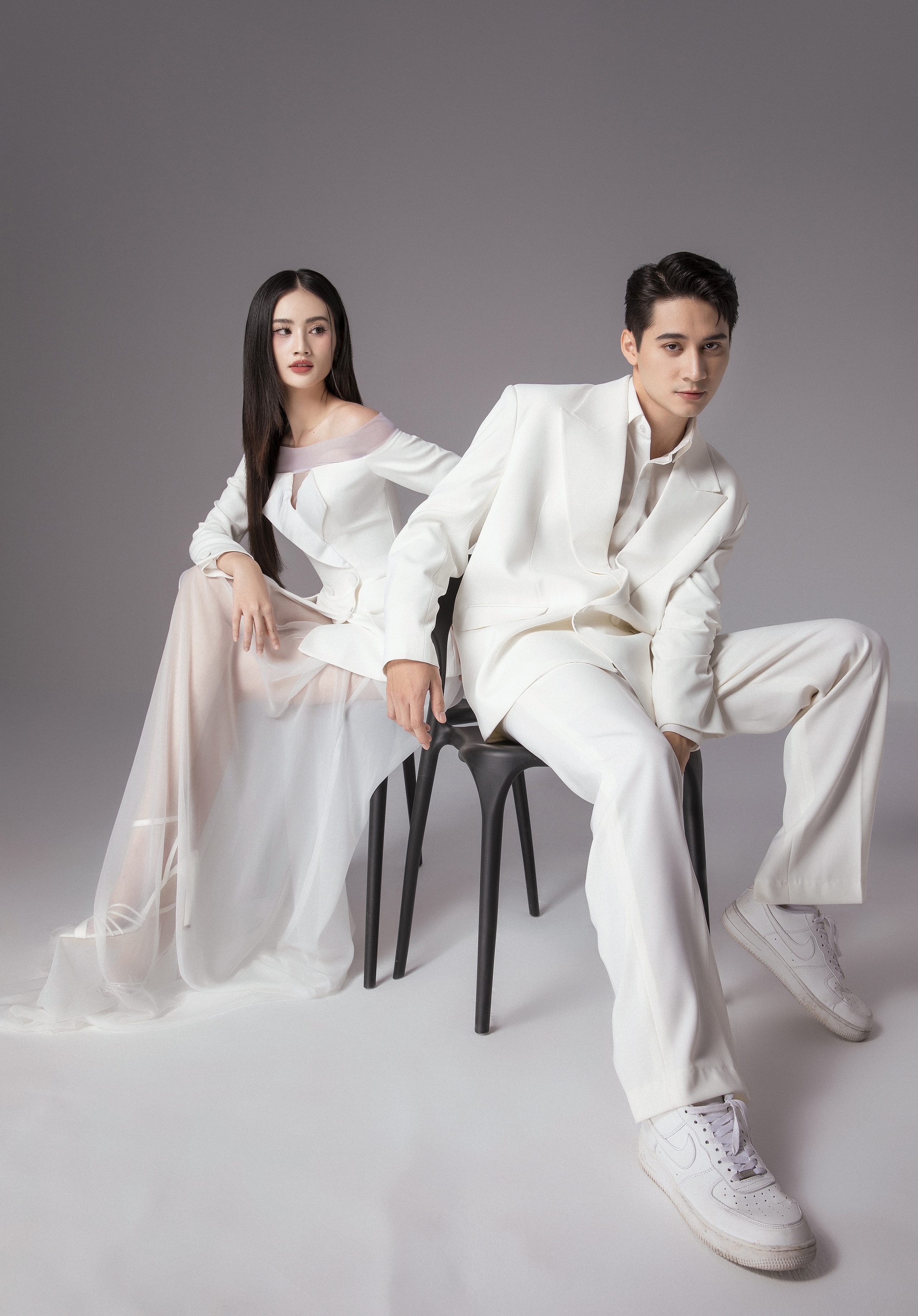 Đọ nhan sắc, vóc dáng của nam vương và Hoa hậu Thế giới Việt Nam khi đứng chung khung hình- Ảnh 7. Đọ nhan sắc, vóc dáng của nam vương và Hoa hậu Thế giới Việt Nam khi đứng chung khung hình- Ảnh 7.