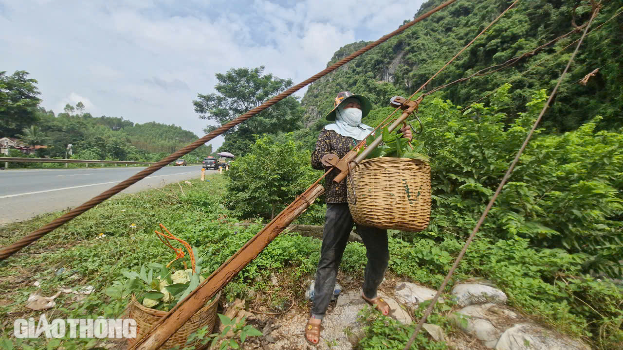 Tận thấy na "ngồi" th&uacute;ng, "đi" r&ograve;ng rọc từ n&uacute;i đ&aacute; xuống chợ ở Lạng Sơn- Ảnh 7.