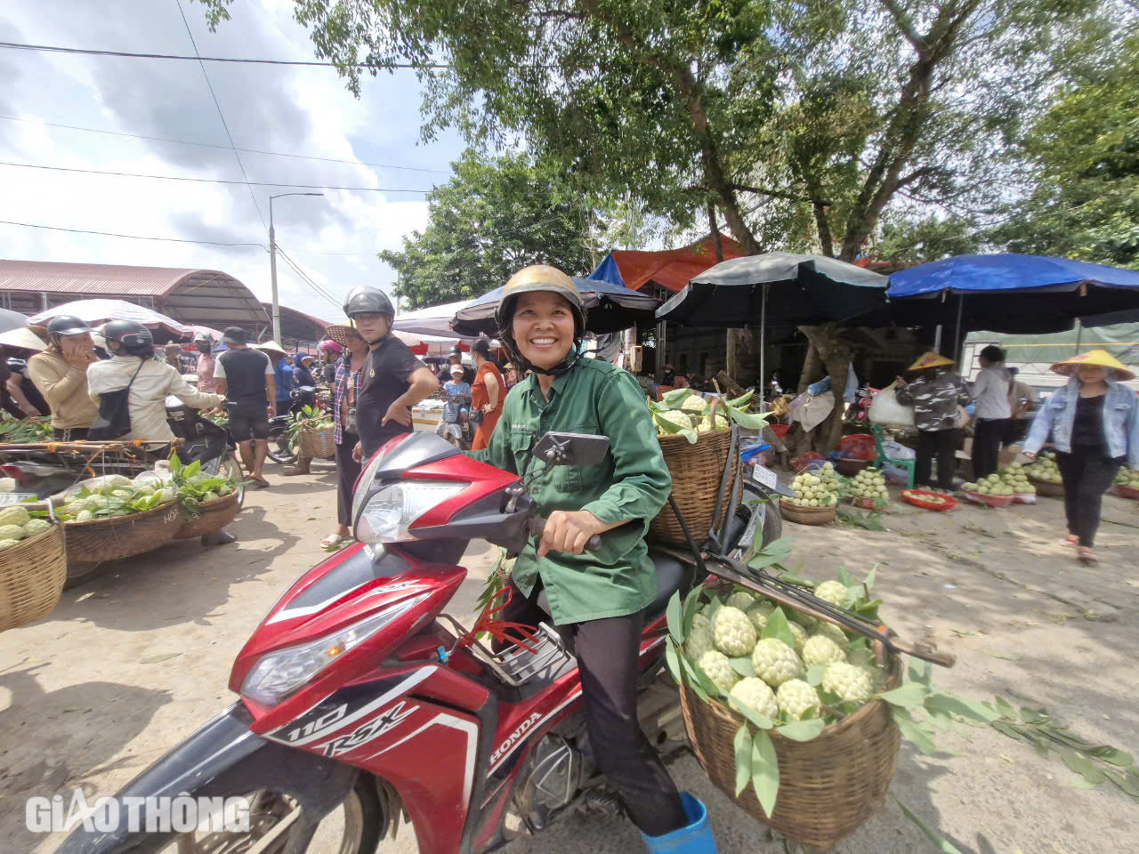Tận thấy na "ngồi" th&uacute;ng, "đi" r&ograve;ng rọc từ n&uacute;i đ&aacute; xuống chợ ở Lạng Sơn- Ảnh 14.