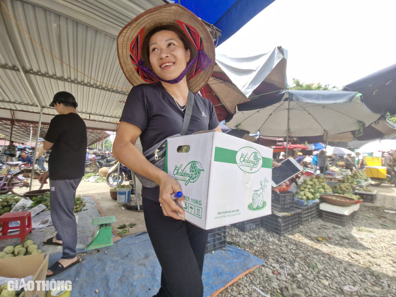 Tận thấy na "ngồi" th&uacute;ng, "đi" r&ograve;ng rọc từ n&uacute;i đ&aacute; xuống chợ ở Lạng Sơn- Ảnh 17.